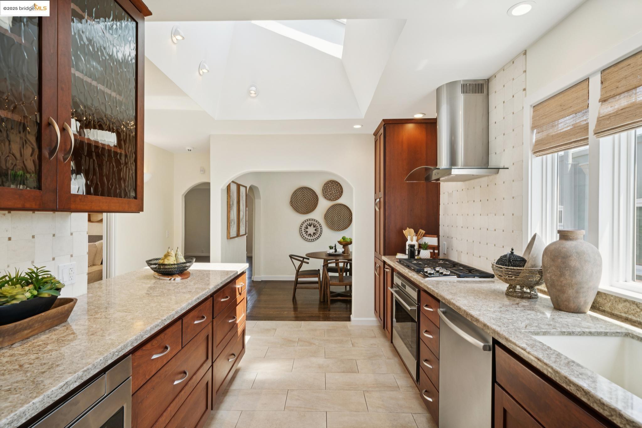Detail Gallery Image 14 of 53 For 338 Berkeley Park Blvd, Kensington,  CA 94707 - 3 Beds | 2 Baths