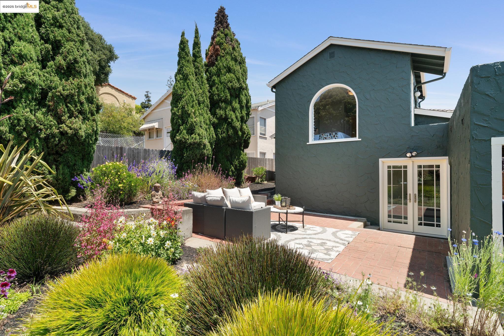 Detail Gallery Image 28 of 53 For 338 Berkeley Park Blvd, Kensington,  CA 94707 - 3 Beds | 2 Baths