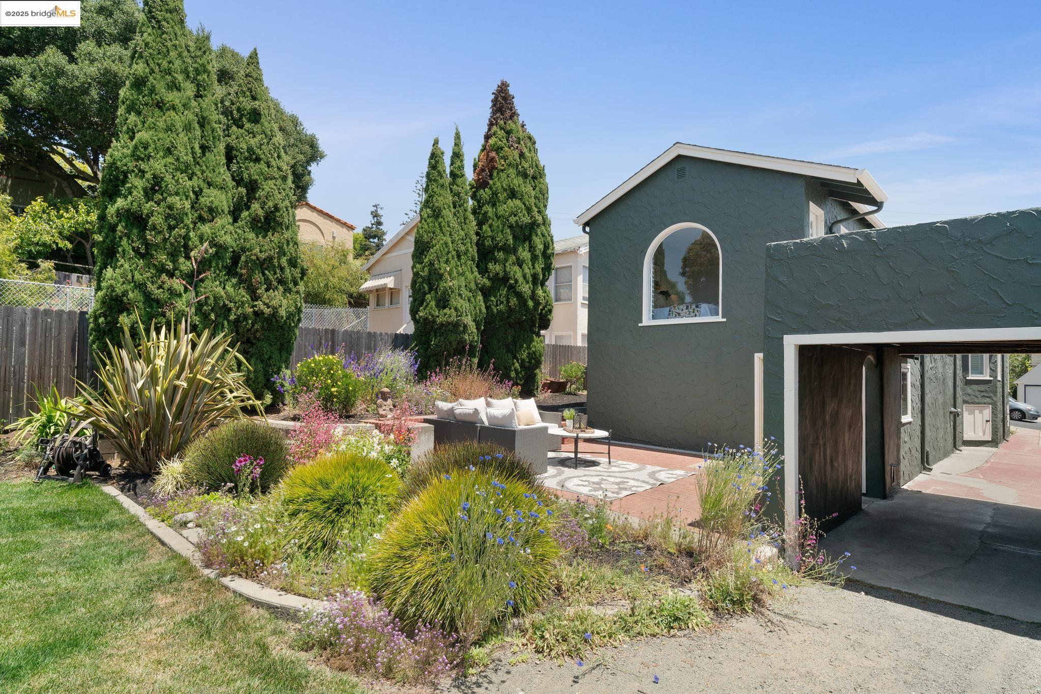 Detail Gallery Image 30 of 53 For 338 Berkeley Park Blvd, Kensington,  CA 94707 - 3 Beds | 2 Baths