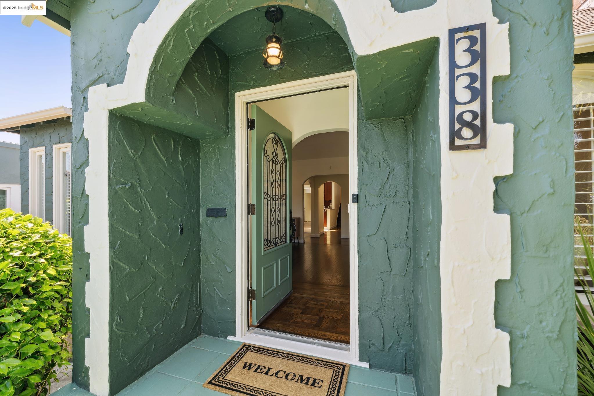 Detail Gallery Image 4 of 53 For 338 Berkeley Park Blvd, Kensington,  CA 94707 - 3 Beds | 2 Baths