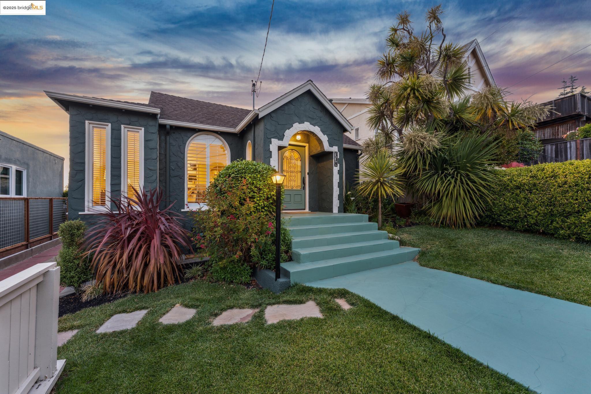 Detail Gallery Image 36 of 53 For 338 Berkeley Park Blvd, Kensington,  CA 94707 - 3 Beds | 2 Baths