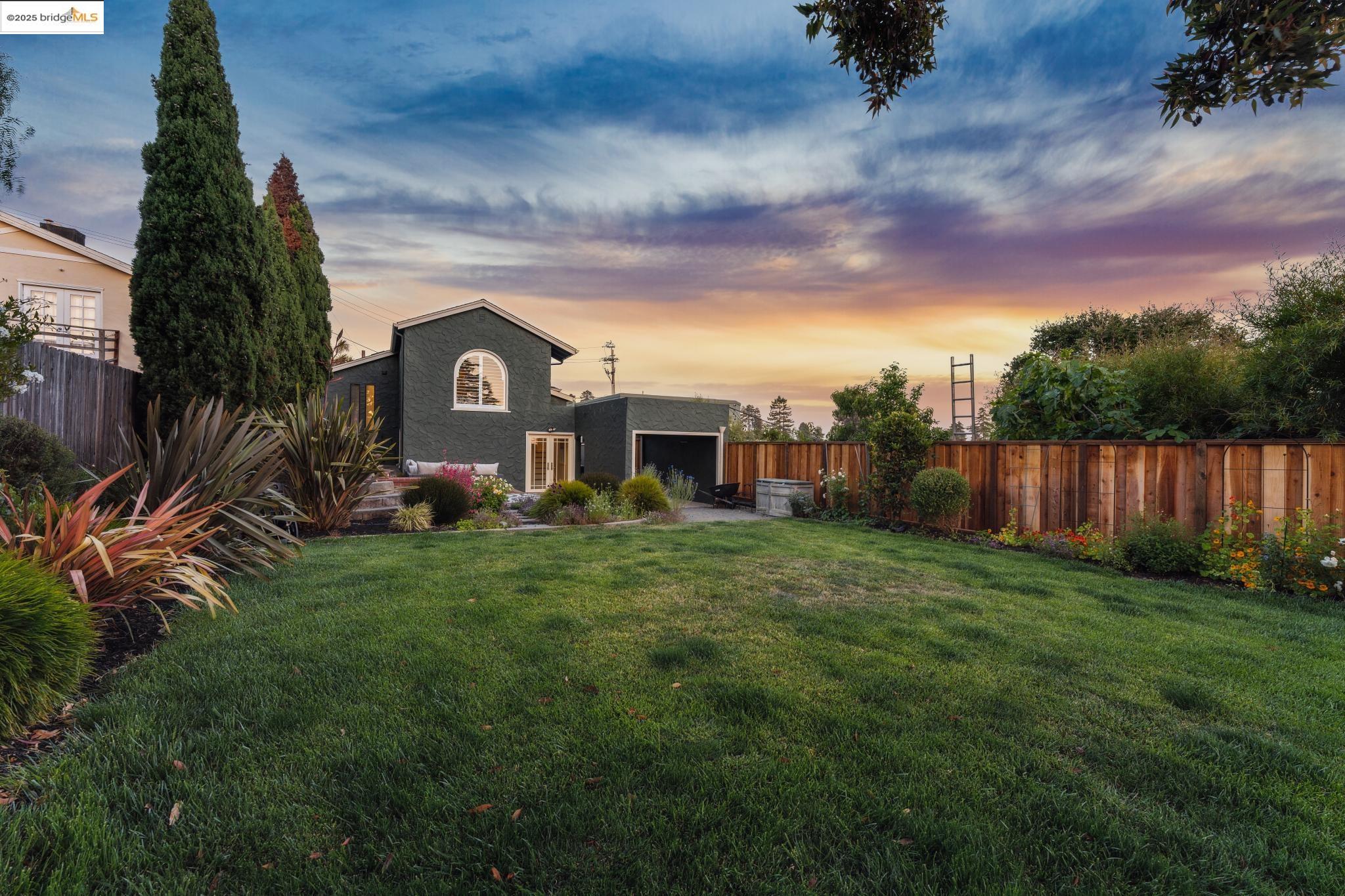Detail Gallery Image 47 of 53 For 338 Berkeley Park Blvd, Kensington,  CA 94707 - 3 Beds | 2 Baths
