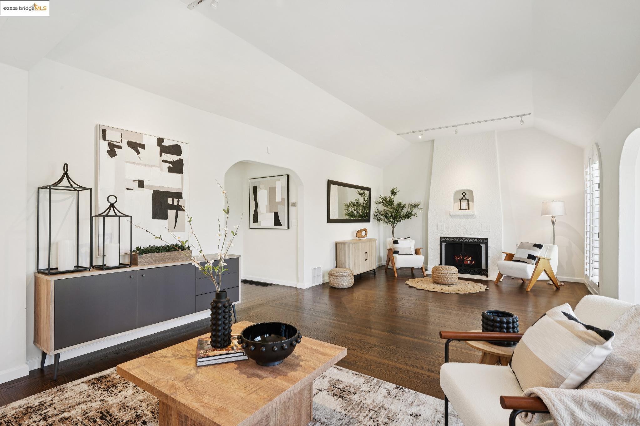 Detail Gallery Image 8 of 53 For 338 Berkeley Park Blvd, Kensington,  CA 94707 - 3 Beds | 2 Baths