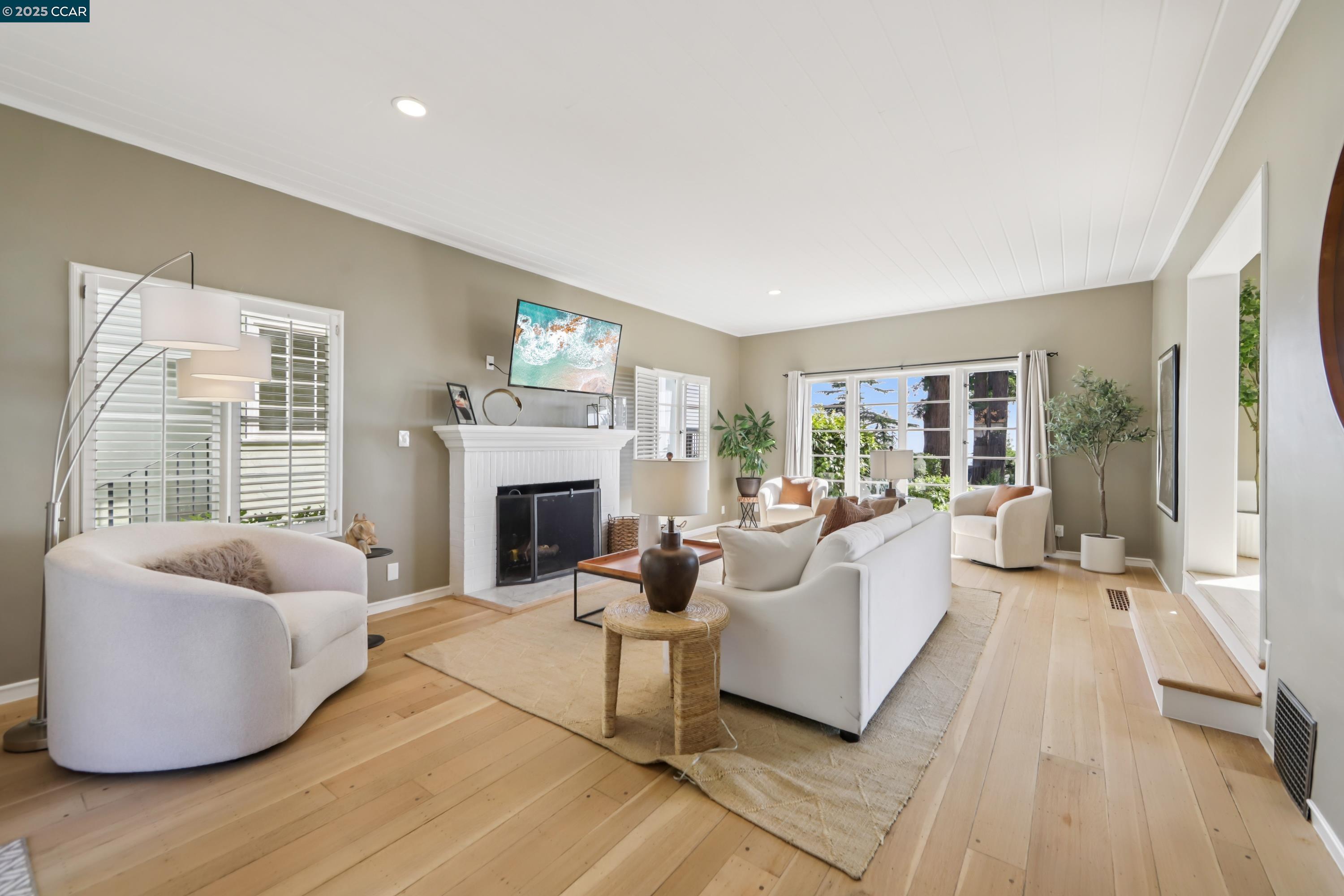 Detail Gallery Image 11 of 53 For 680 Grizzly Peak Blvd, Berkeley,  CA 94708 - 4 Beds | 2/1 Baths