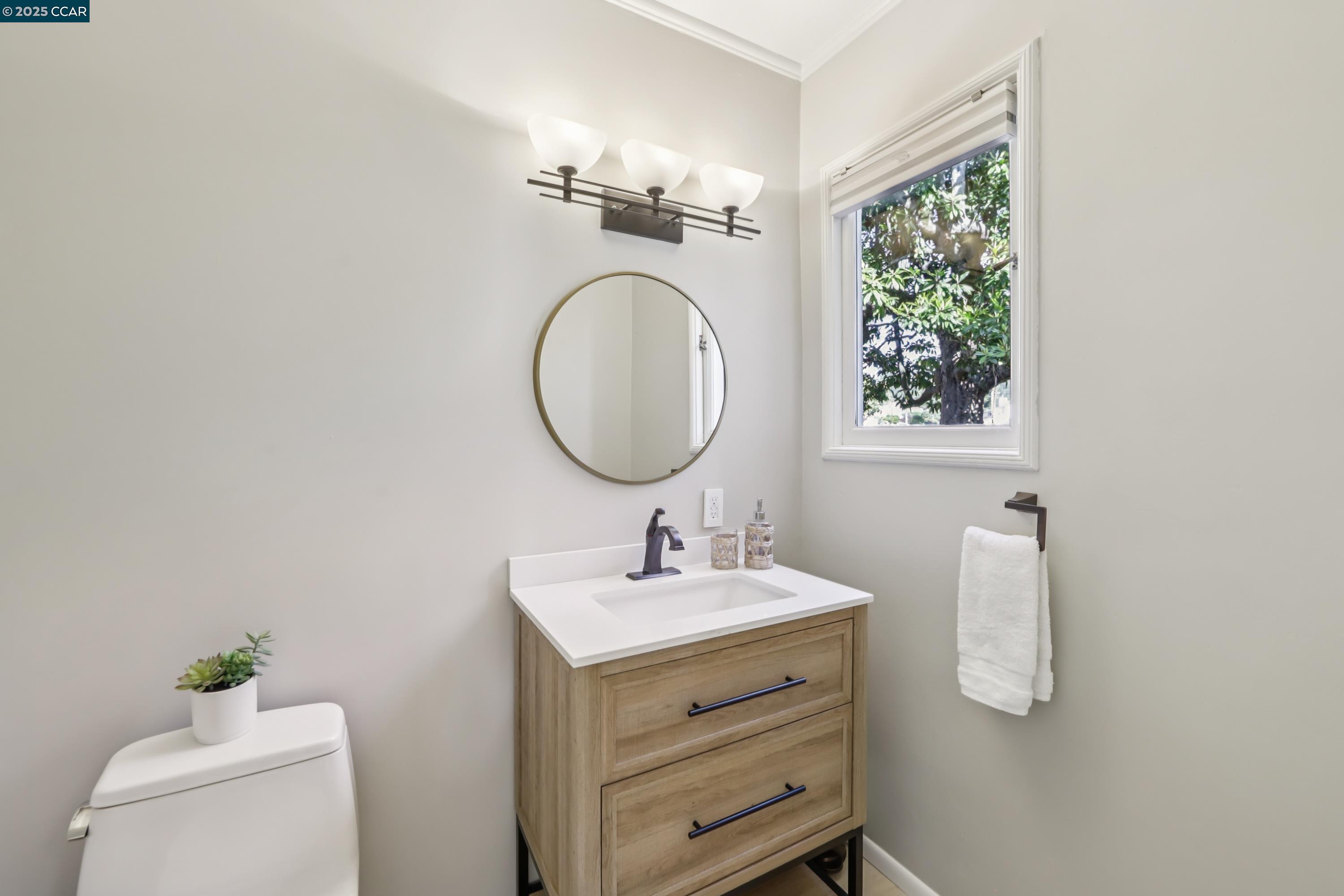 Detail Gallery Image 29 of 53 For 680 Grizzly Peak Blvd, Berkeley,  CA 94708 - 4 Beds | 2/1 Baths