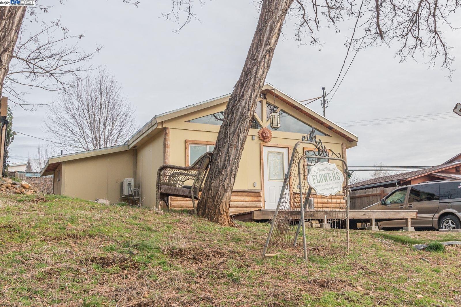 Detail Gallery Image 2 of 4 For 60 Mulligan St., Weaverville,  CA 96093 - 2 Beds | 2 Baths