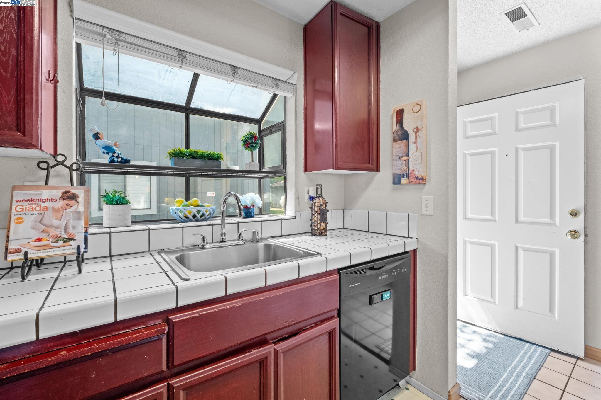 Photo #8: 41100862 Listing: Photo #8
