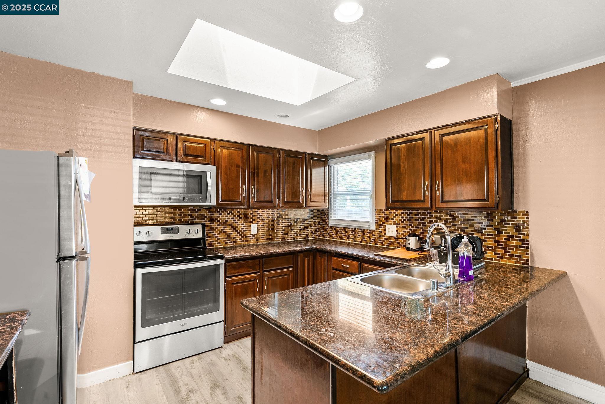 Detail Gallery Image 8 of 21 For 1925 Bessie Ave, Tracy,  CA 95376 - 2 Beds | 1 Baths