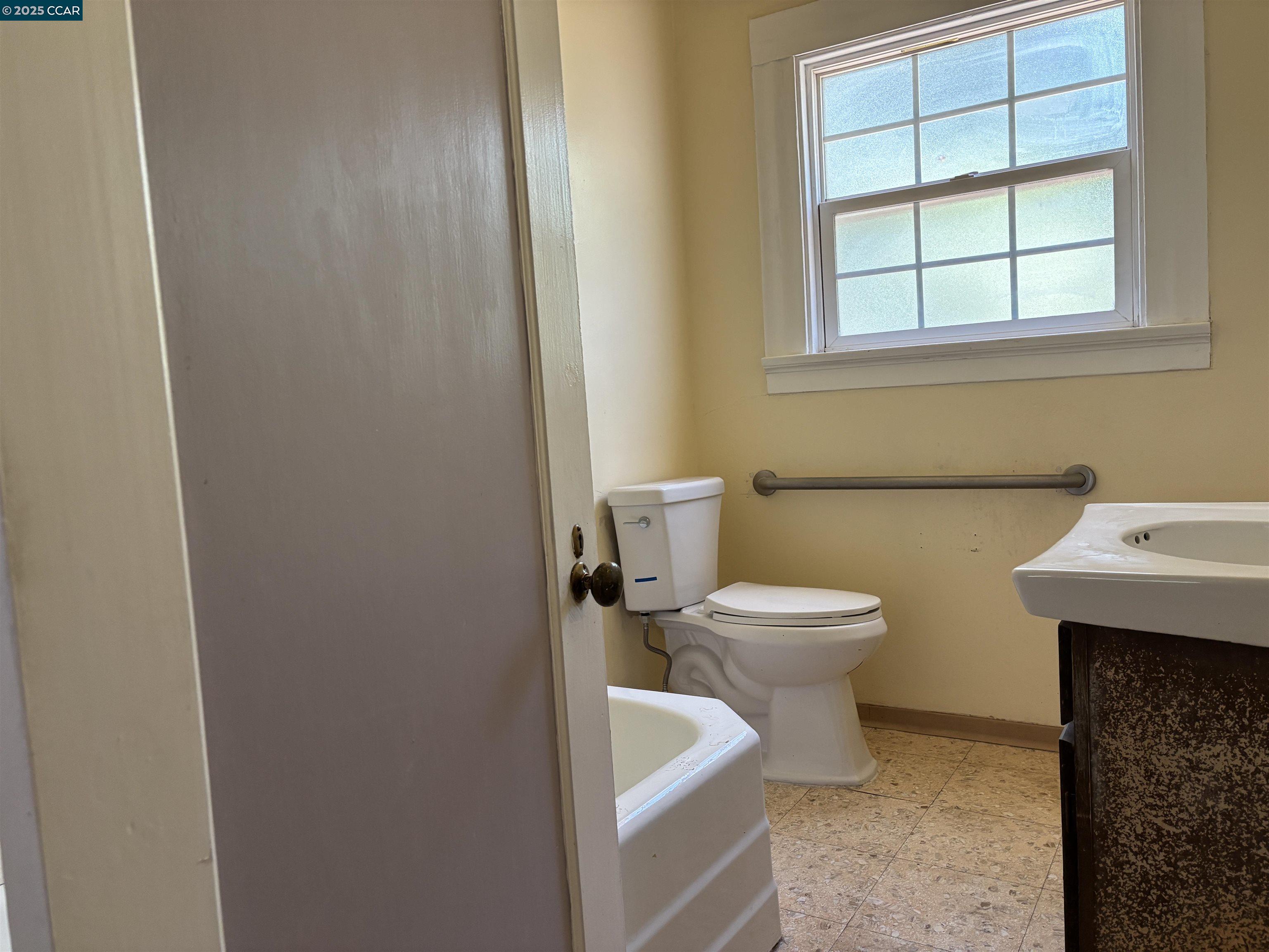 Detail Gallery Image 19 of 22 For 415 W 9th St, Antioch,  CA 94509 - 3 Beds | 2 Baths