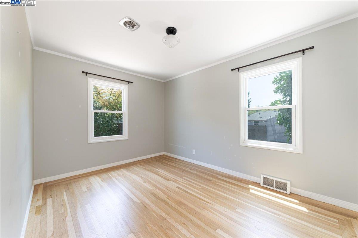 Detail Gallery Image 12 of 20 For 130 Marlow Dr, Oakland,  CA 94605 - 2 Beds | 1 Baths