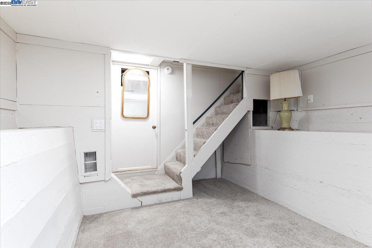 Detail Gallery Image 15 of 20 For 130 Marlow Dr, Oakland,  CA 94605 - 2 Beds | 1 Baths