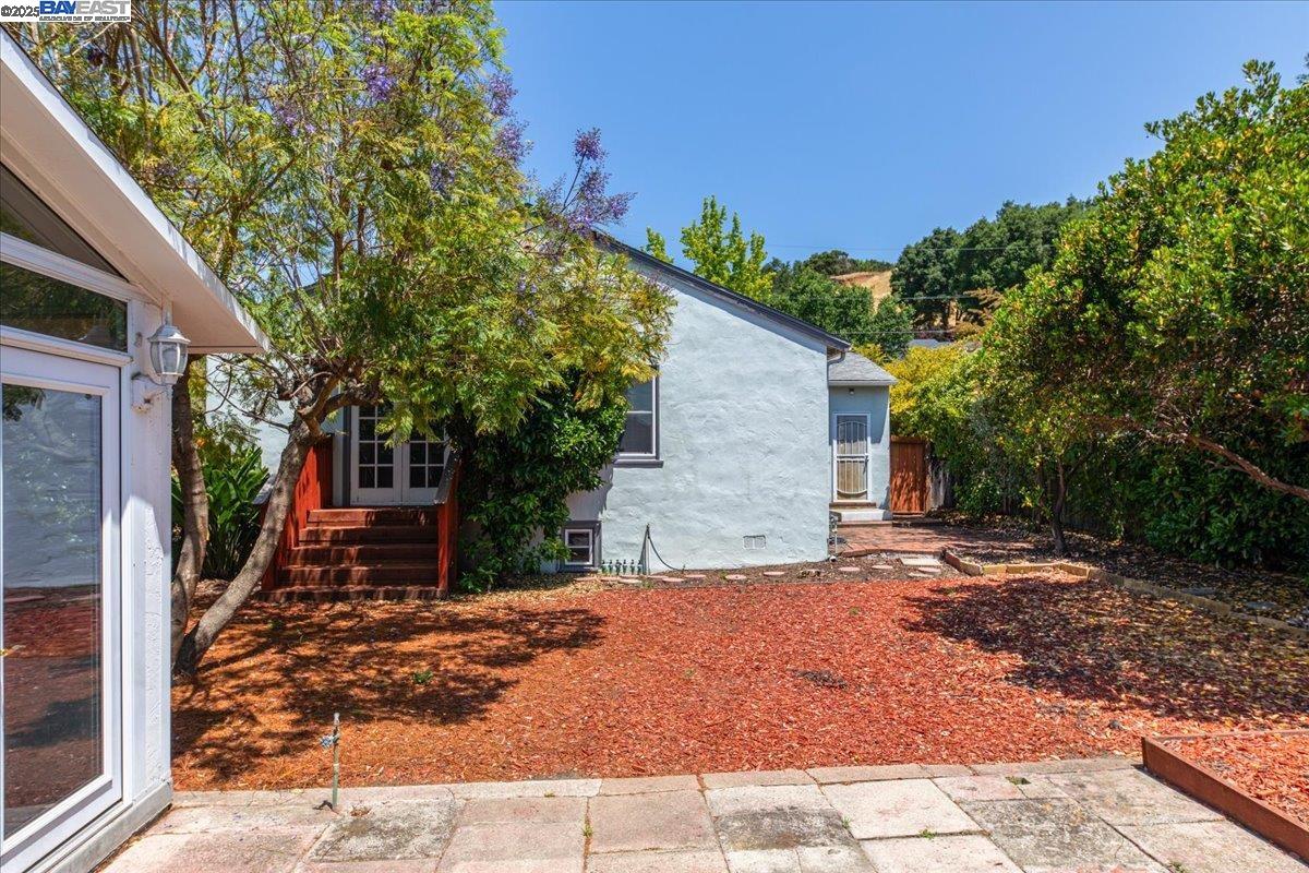 Detail Gallery Image 19 of 20 For 130 Marlow Dr, Oakland,  CA 94605 - 2 Beds | 1 Baths