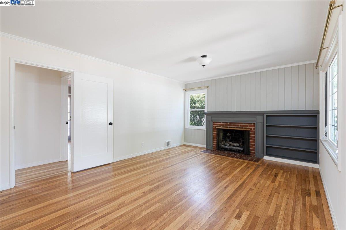 Detail Gallery Image 3 of 20 For 130 Marlow Dr, Oakland,  CA 94605 - 2 Beds | 1 Baths
