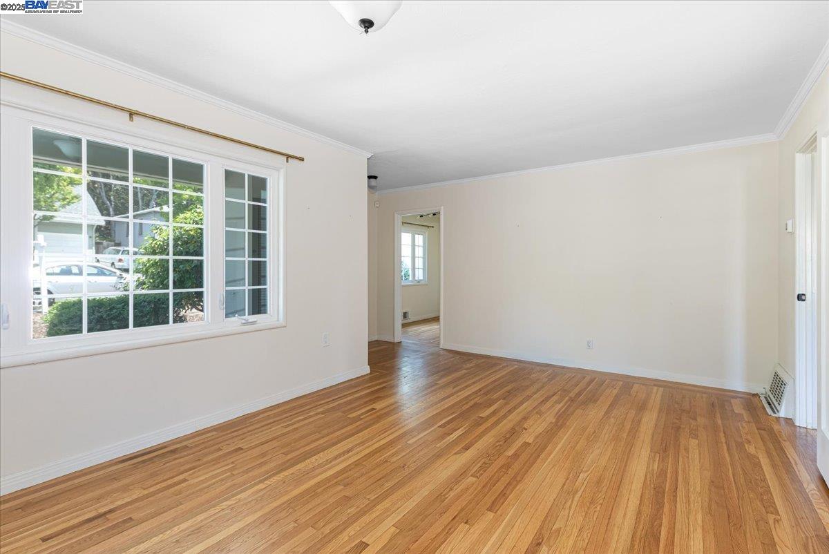 Detail Gallery Image 5 of 20 For 130 Marlow Dr, Oakland,  CA 94605 - 2 Beds | 1 Baths