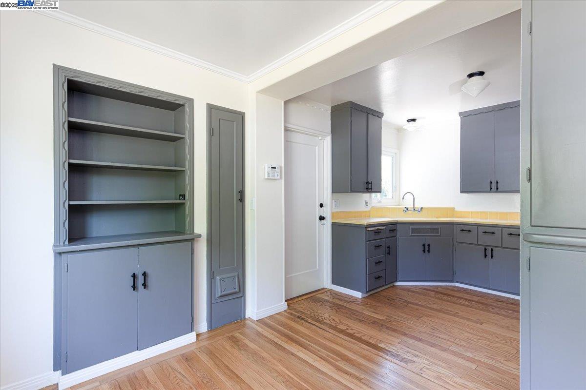 Detail Gallery Image 6 of 20 For 130 Marlow Dr, Oakland,  CA 94605 - 2 Beds | 1 Baths