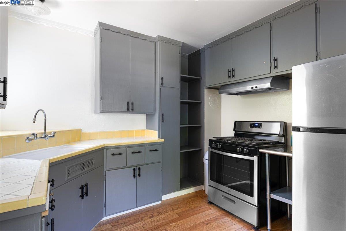 Detail Gallery Image 8 of 20 For 130 Marlow Dr, Oakland,  CA 94605 - 2 Beds | 1 Baths