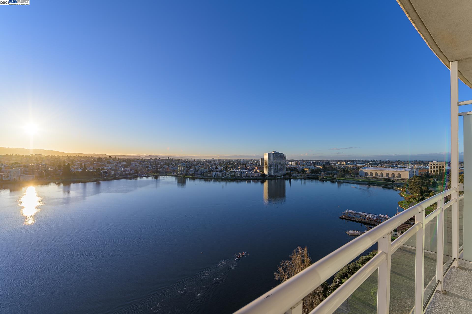 1 Lakeside # 1806, Oakland, California 94612, 1 Bedroom Bedrooms, 1 Room Rooms,1 BathroomBathrooms,Residential Lease,For Rent,1 Lakeside # 1806,41100882