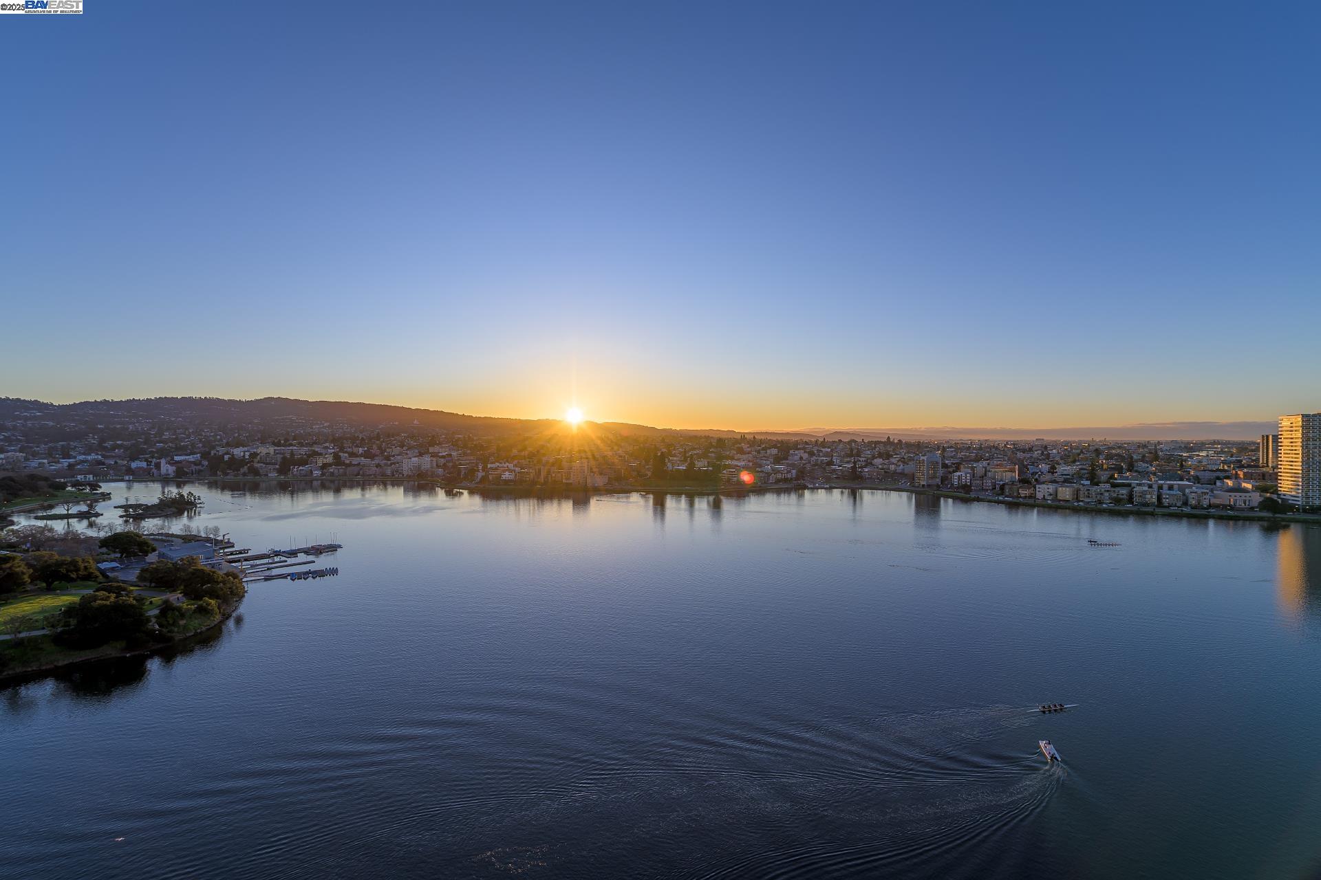 1 Lakeside # 1806, Oakland, California 94612, 1 Bedroom Bedrooms, 1 Room Rooms,1 BathroomBathrooms,Residential Lease,For Rent,1 Lakeside # 1806,41100882