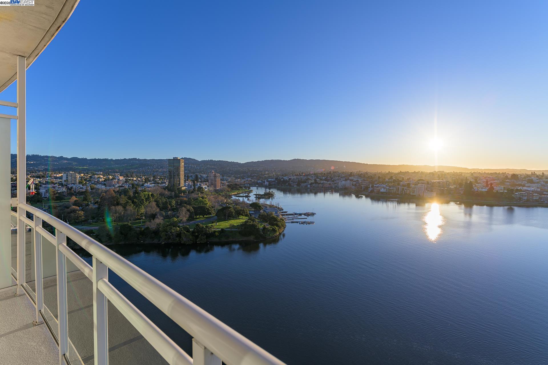 1 Lakeside # 1806, Oakland, California 94612, 1 Bedroom Bedrooms, 1 Room Rooms,1 BathroomBathrooms,Residential Lease,For Rent,1 Lakeside # 1806,41100882