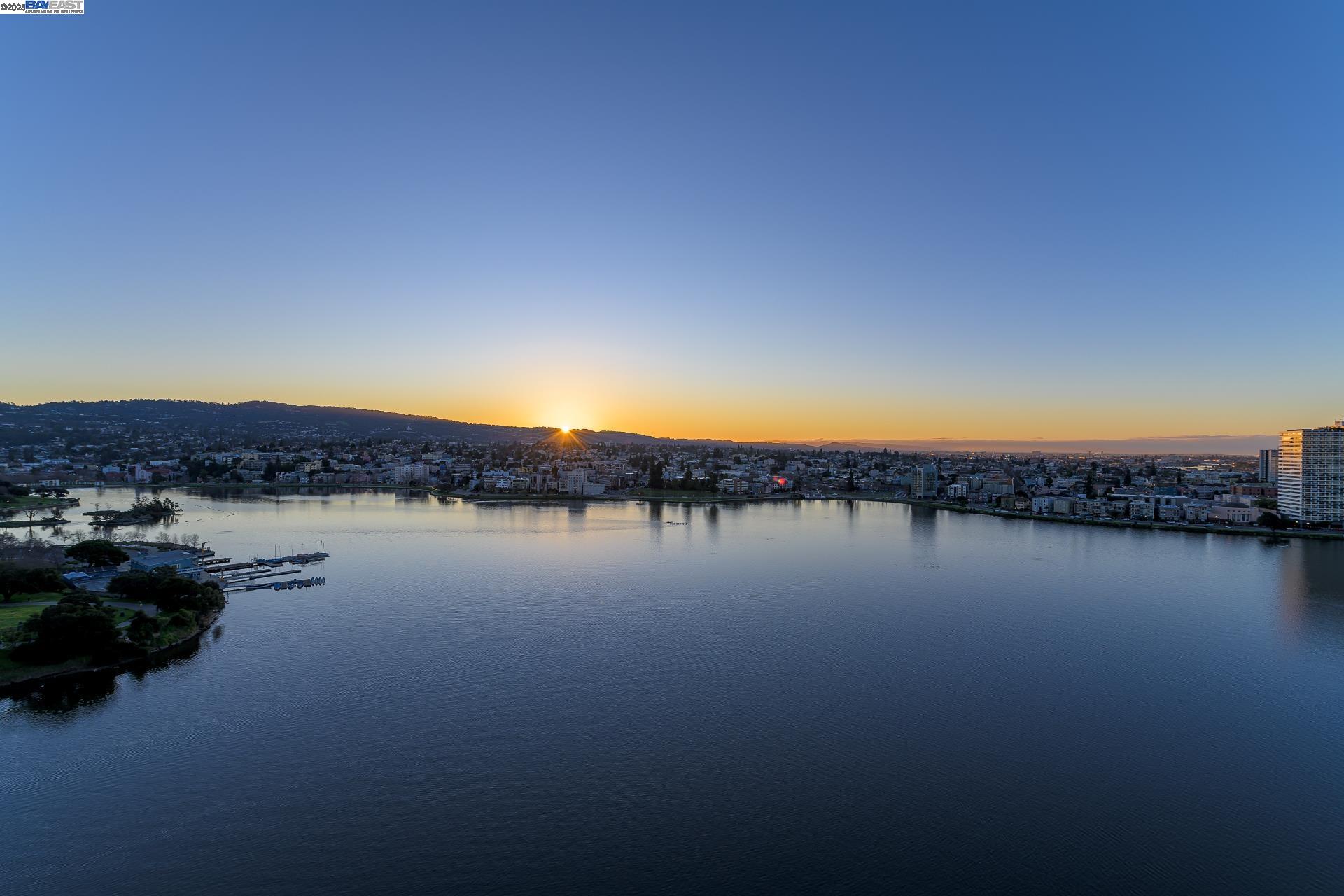 1 Lakeside # 1806, Oakland, California 94612, 1 Bedroom Bedrooms, 1 Room Rooms,1 BathroomBathrooms,Residential Lease,For Rent,1 Lakeside # 1806,41100882