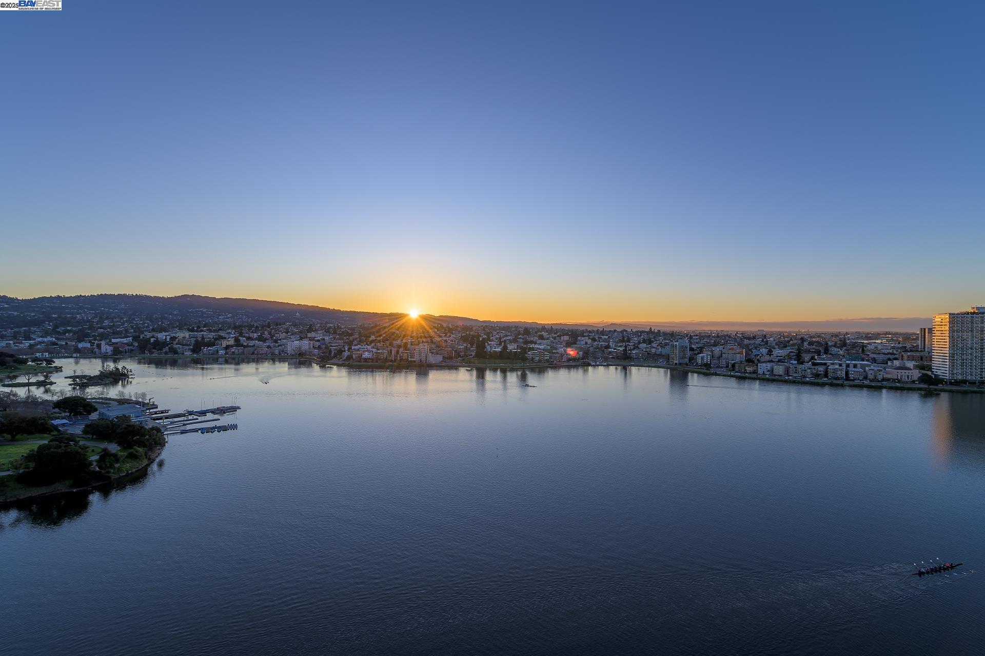 1 Lakeside # 1806, Oakland, California 94612, 1 Bedroom Bedrooms, 1 Room Rooms,1 BathroomBathrooms,Residential Lease,For Rent,1 Lakeside # 1806,41100882