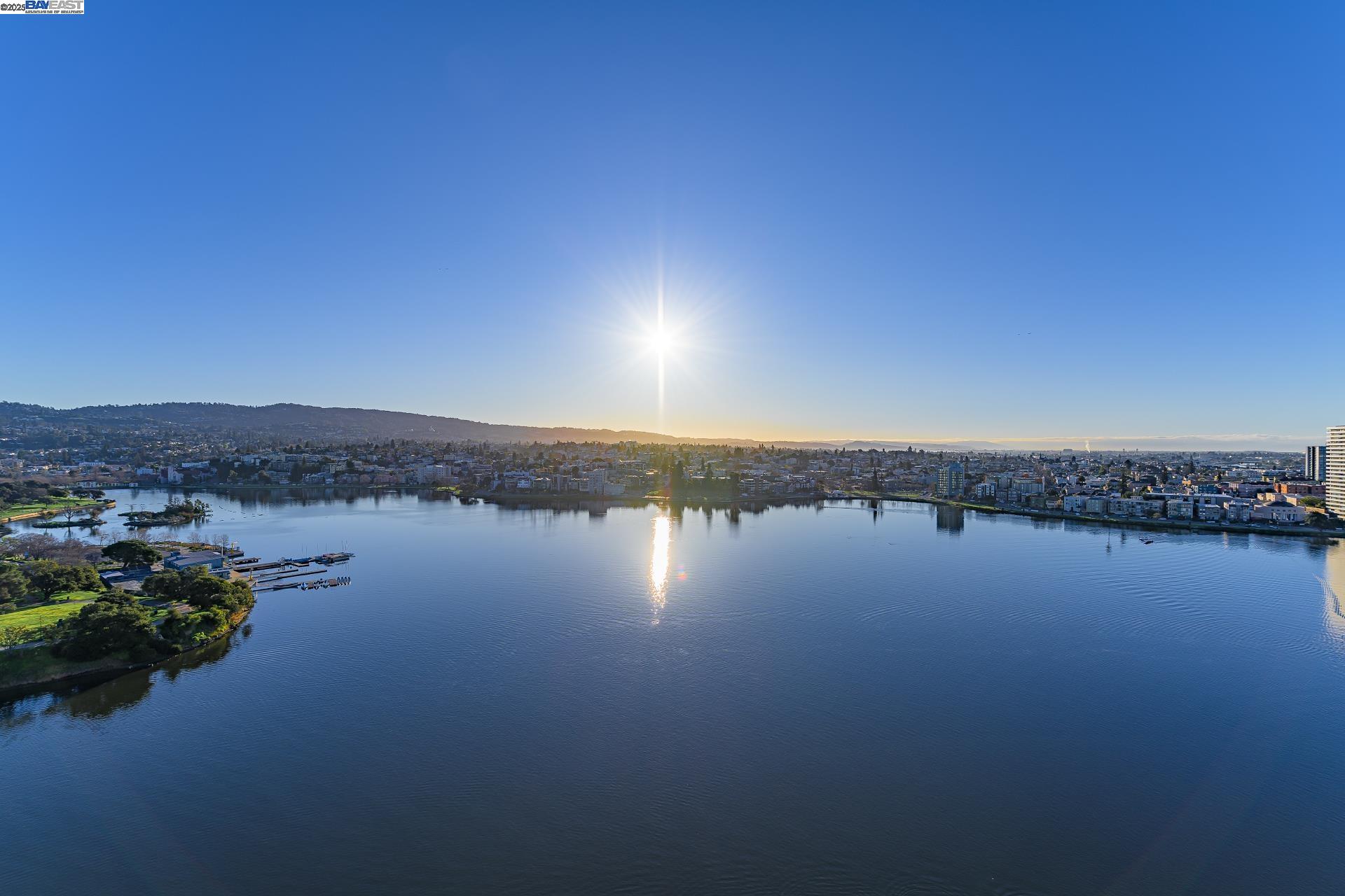 1 Lakeside # 1806, Oakland, California 94612, 1 Bedroom Bedrooms, 1 Room Rooms,1 BathroomBathrooms,Residential Lease,For Rent,1 Lakeside # 1806,41100882