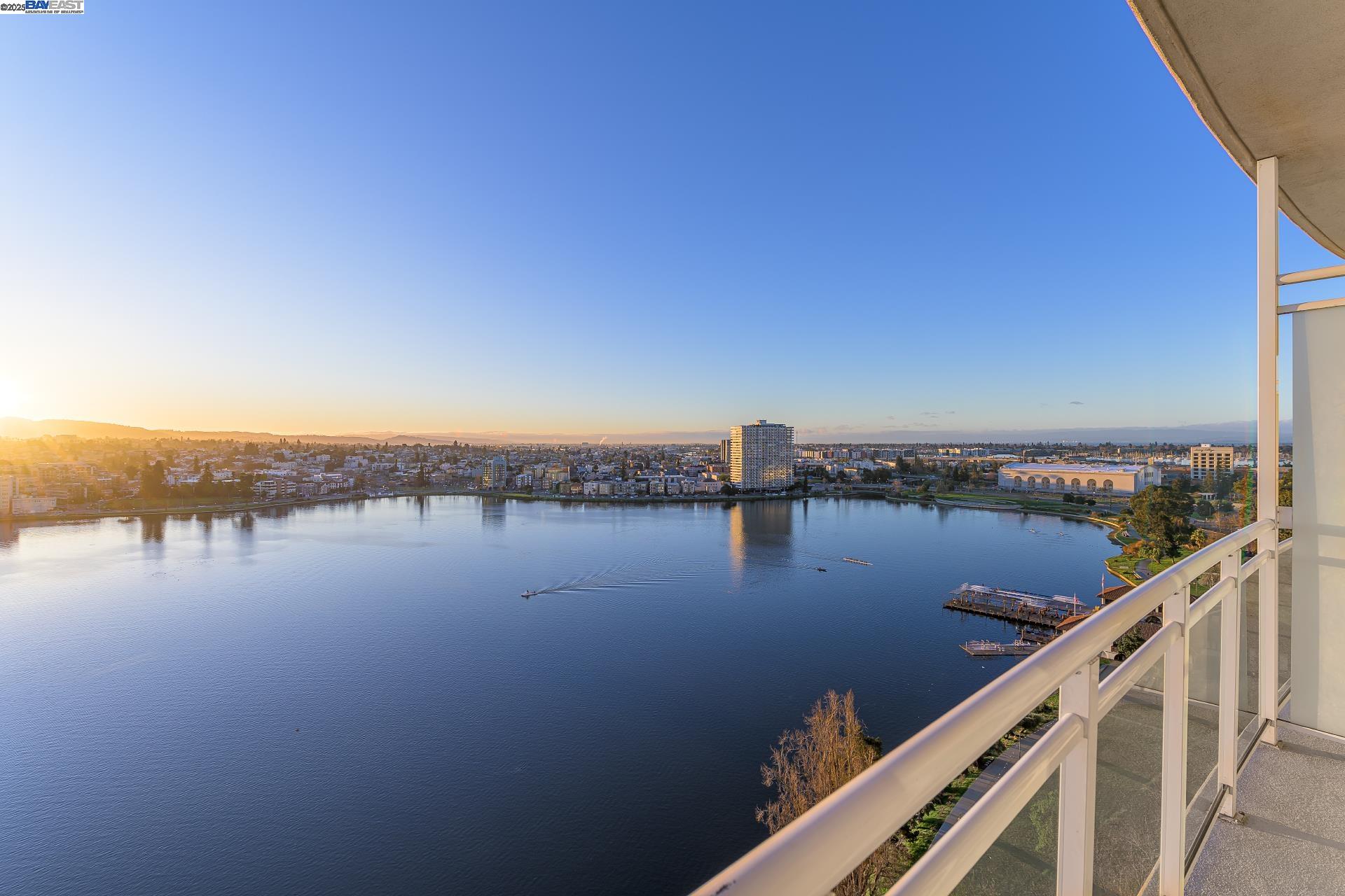 1 Lakeside # 1806, Oakland, California 94612, 1 Bedroom Bedrooms, 1 Room Rooms,1 BathroomBathrooms,Residential Lease,For Rent,1 Lakeside # 1806,41100882