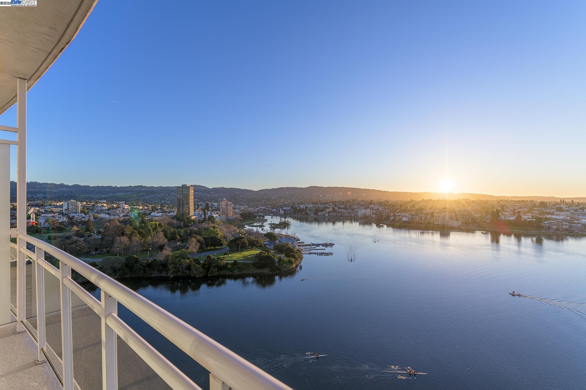 1 Lakeside # 1806, Oakland, California 94612, 1 Bedroom Bedrooms, 1 Room Rooms,1 BathroomBathrooms,Residential Lease,For Rent,1 Lakeside # 1806,41100882