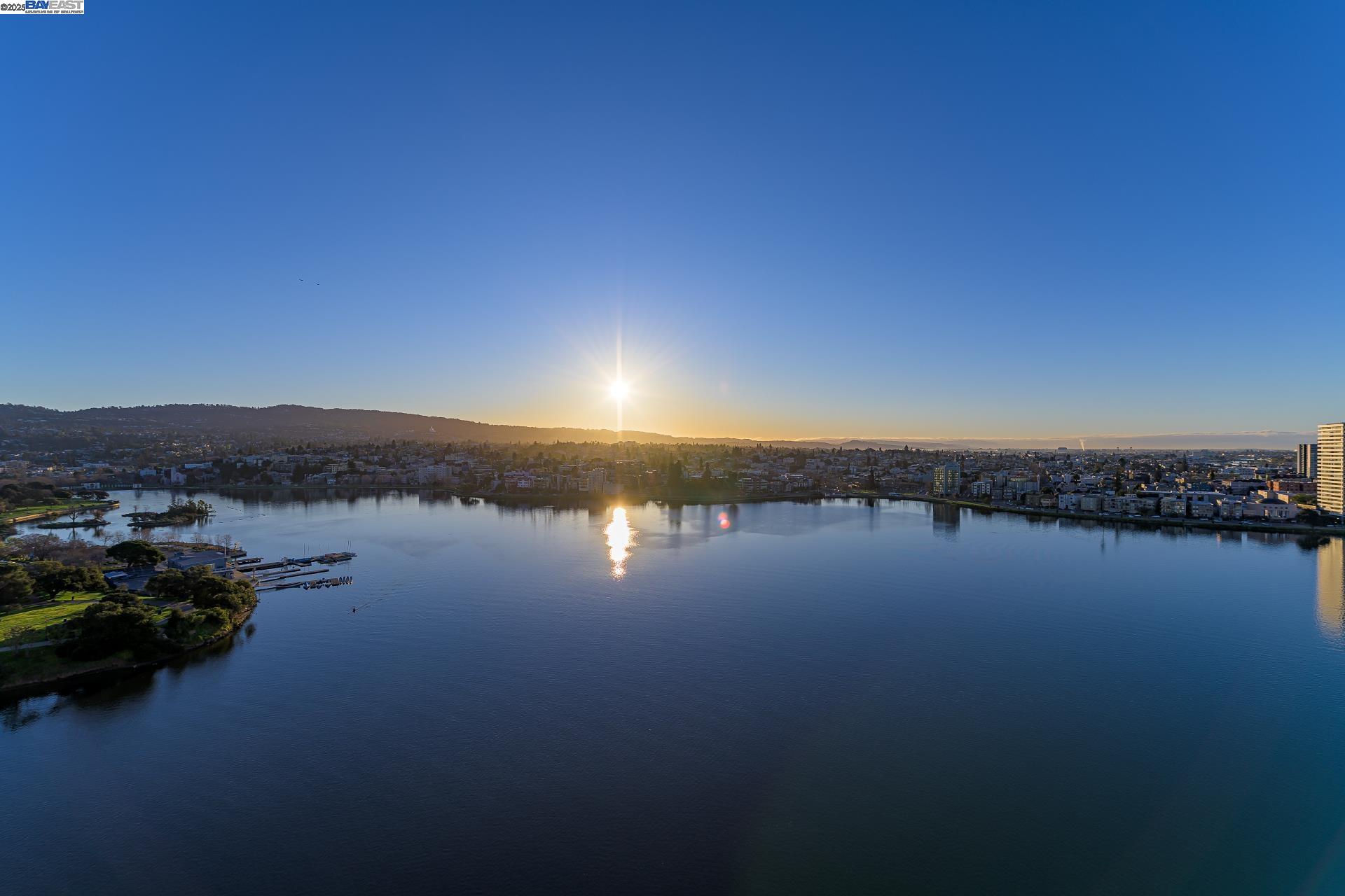 1 Lakeside # 1806, Oakland, California 94612, 1 Bedroom Bedrooms, 1 Room Rooms,1 BathroomBathrooms,Residential Lease,For Rent,1 Lakeside # 1806,41100882