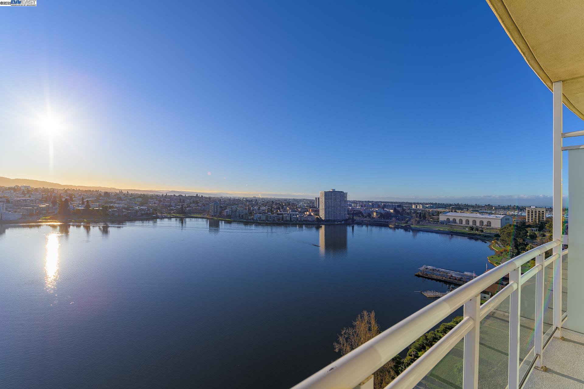 1 Lakeside # 1806, Oakland, California 94612, 1 Bedroom Bedrooms, 1 Room Rooms,1 BathroomBathrooms,Residential Lease,For Rent,1 Lakeside # 1806,41100882