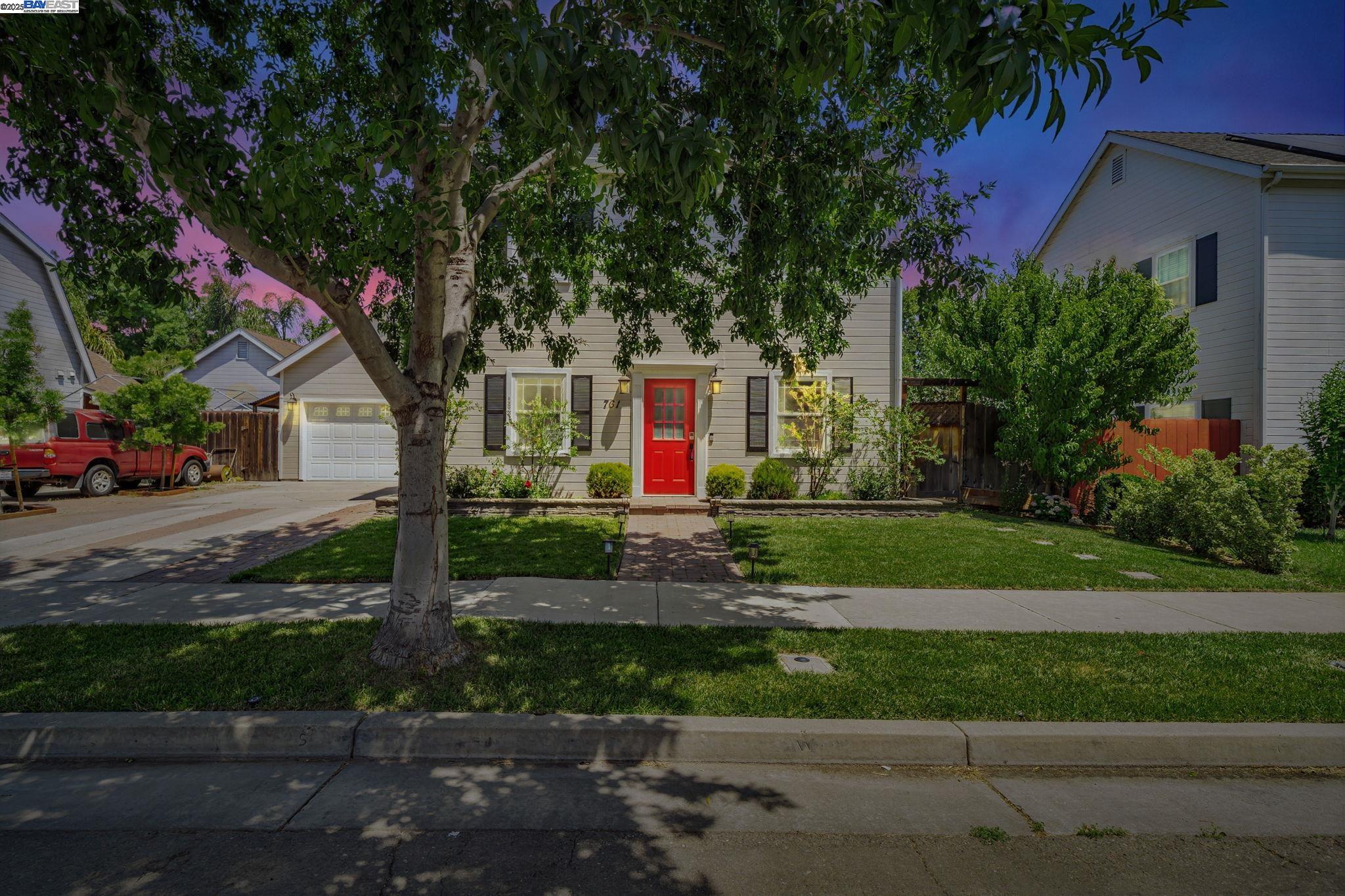 Detail Gallery Image 2 of 50 For 761 Potsgrove Place, Tracy,  CA 95377-9023 - 3 Beds | 2 Baths