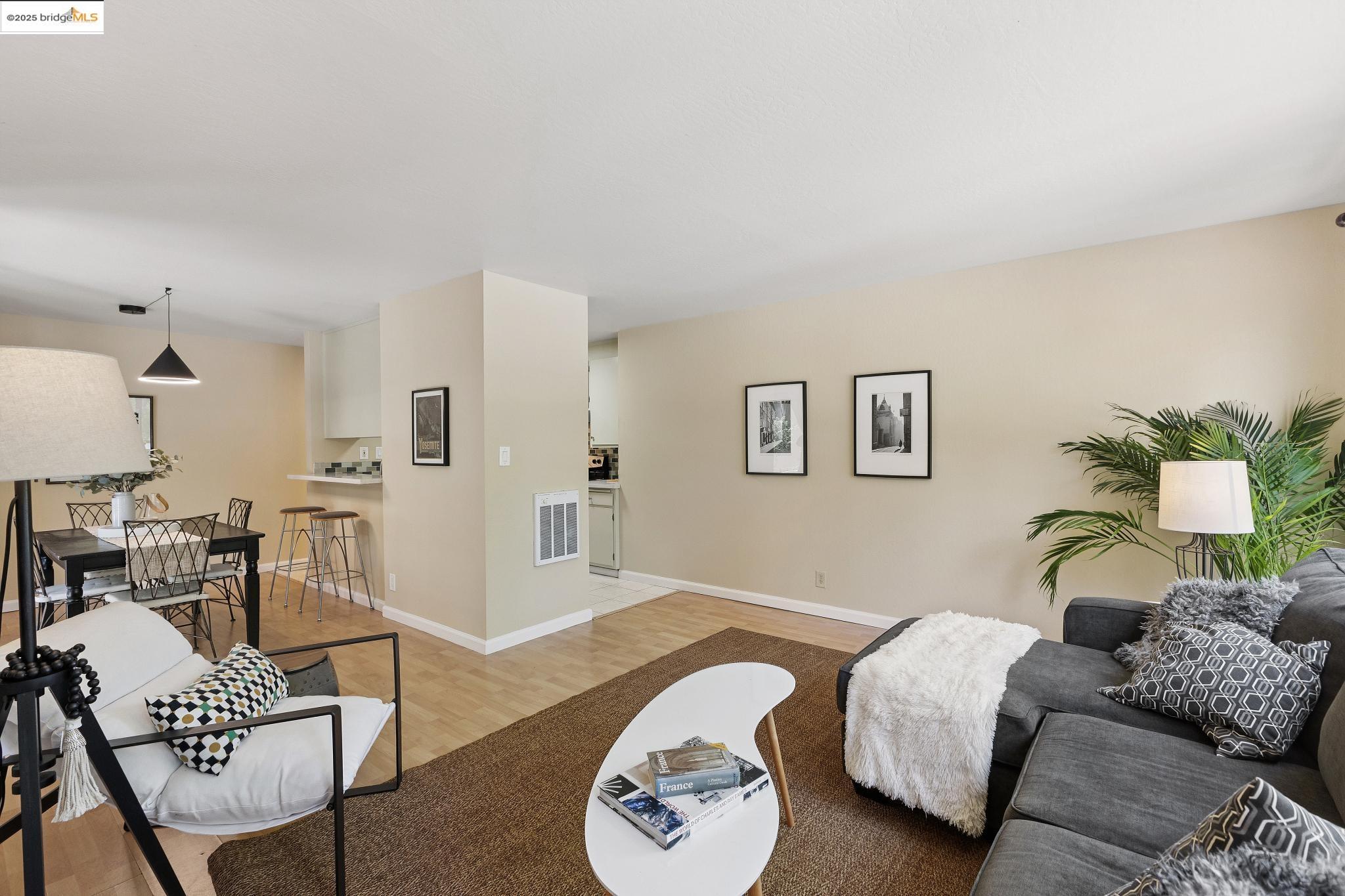Detail Gallery Image 12 of 39 For 2632 Warring St #1,  Berkeley,  CA 94704 - 2 Beds | 1 Baths