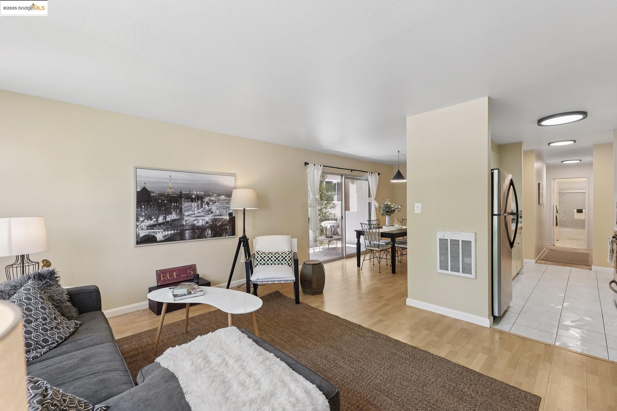 Detail Gallery Image 13 of 39 For 2632 Warring St #1,  Berkeley,  CA 94704 - 2 Beds | 1 Baths