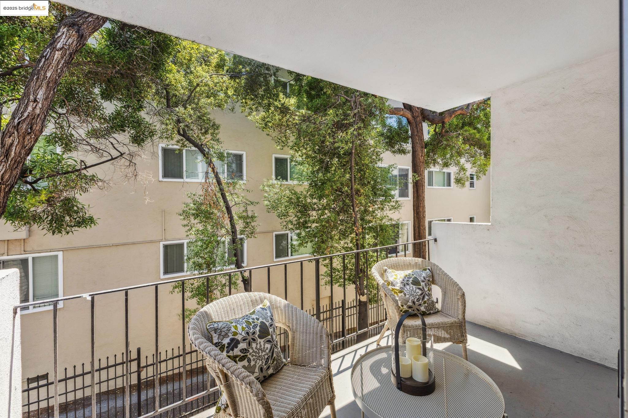 Detail Gallery Image 16 of 39 For 2632 Warring St #1,  Berkeley,  CA 94704 - 2 Beds | 1 Baths
