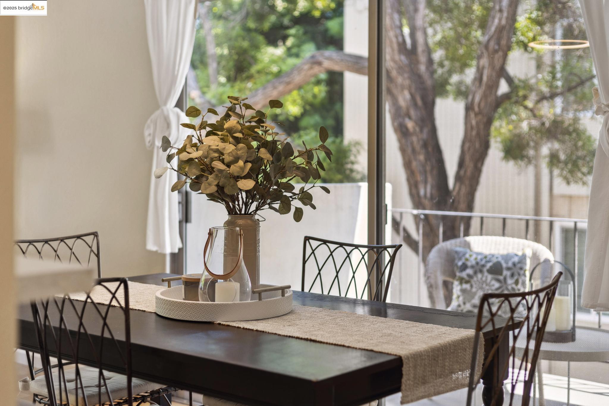 Detail Gallery Image 18 of 39 For 2632 Warring St #1,  Berkeley,  CA 94704 - 2 Beds | 1 Baths