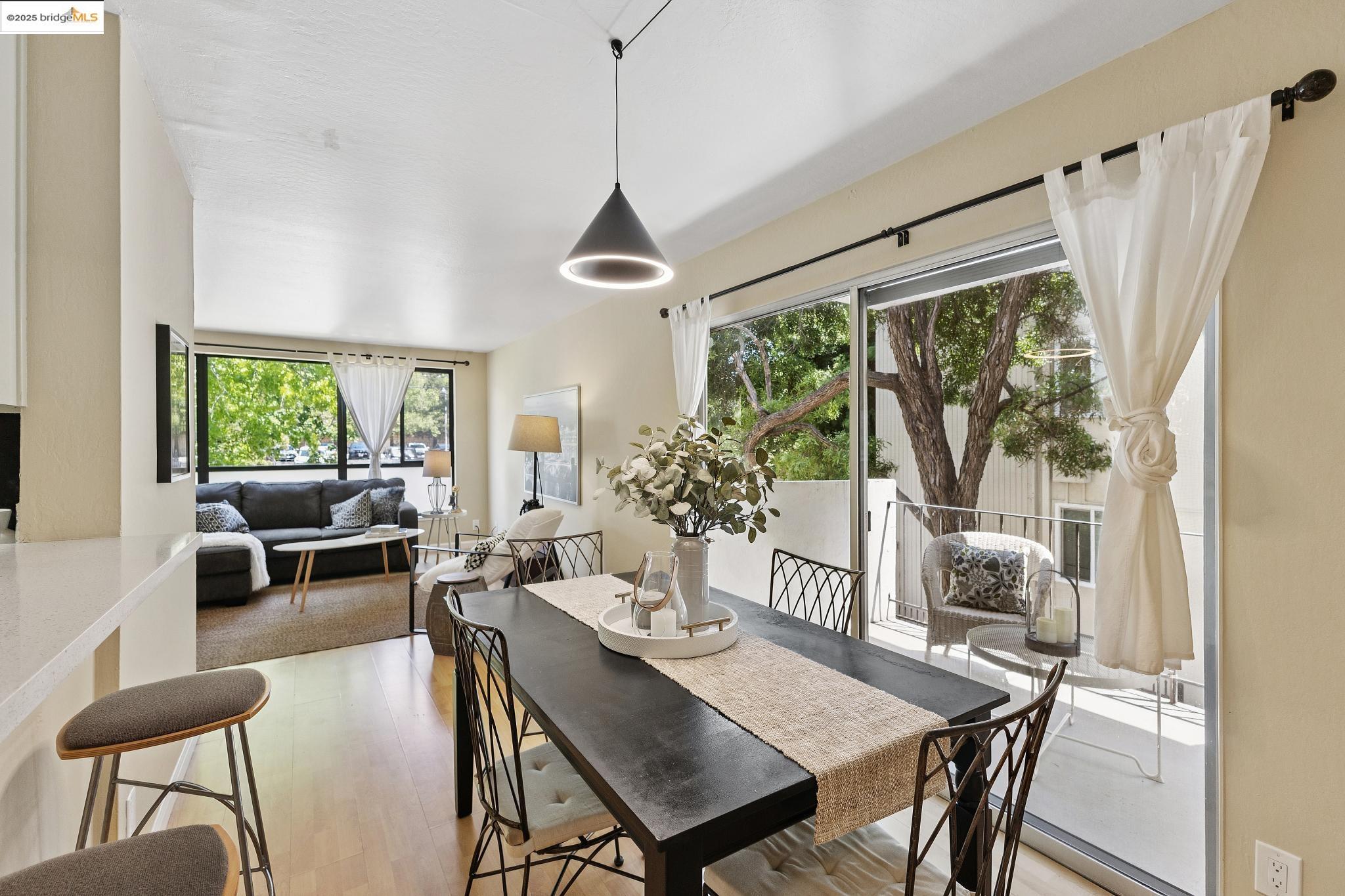 Detail Gallery Image 19 of 39 For 2632 Warring St #1,  Berkeley,  CA 94704 - 2 Beds | 1 Baths