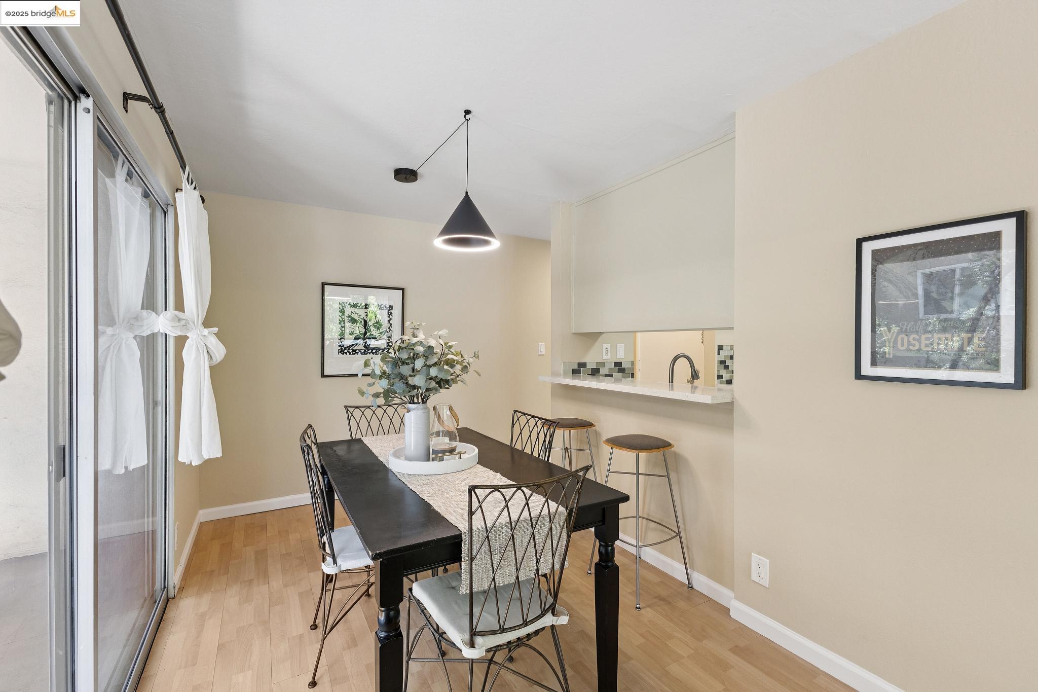 Detail Gallery Image 20 of 39 For 2632 Warring St #1,  Berkeley,  CA 94704 - 2 Beds | 1 Baths