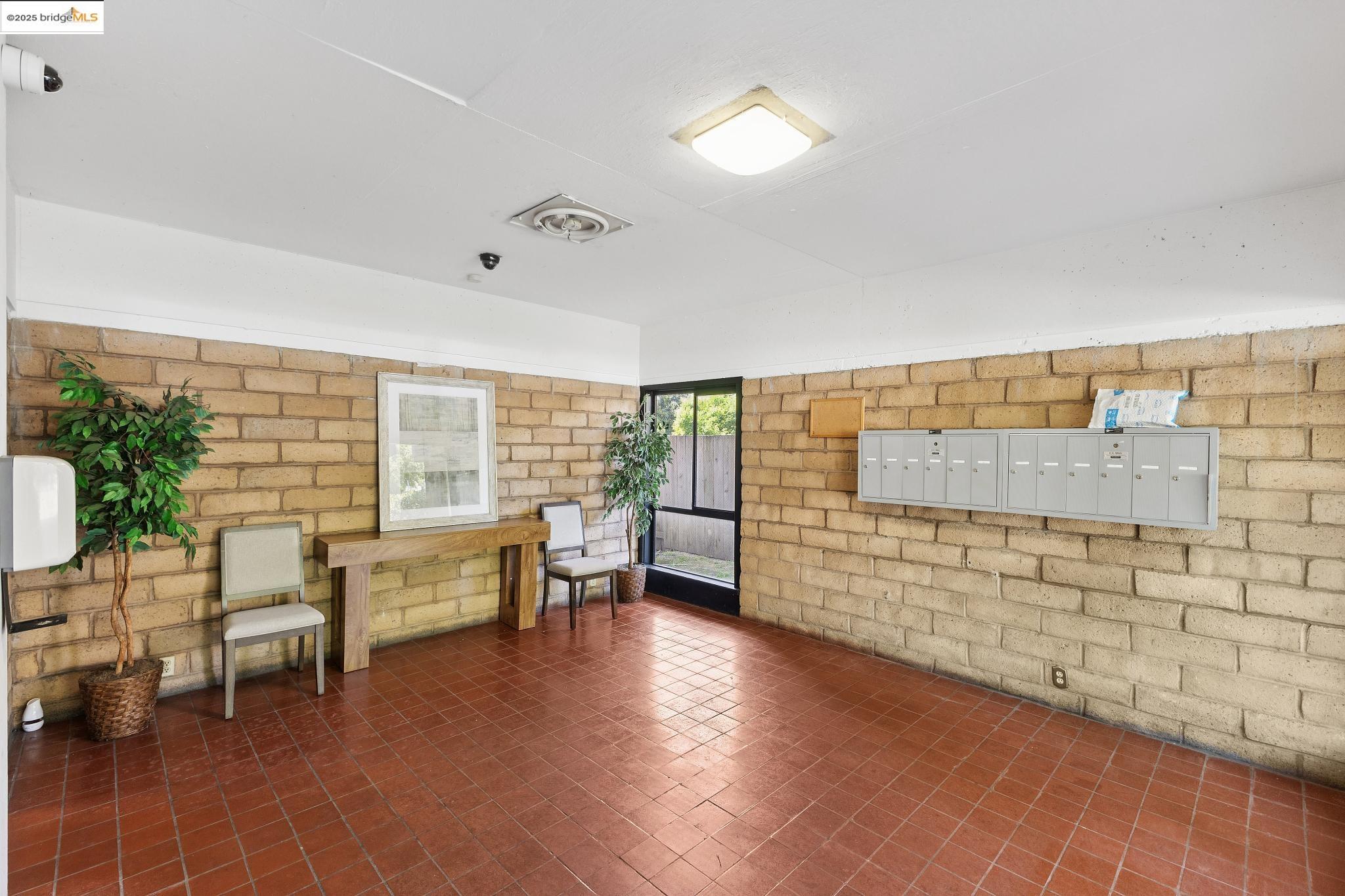 Detail Gallery Image 3 of 41 For 2632 Warring St #1,  Berkeley,  CA 94704 - 2 Beds | 1 Baths