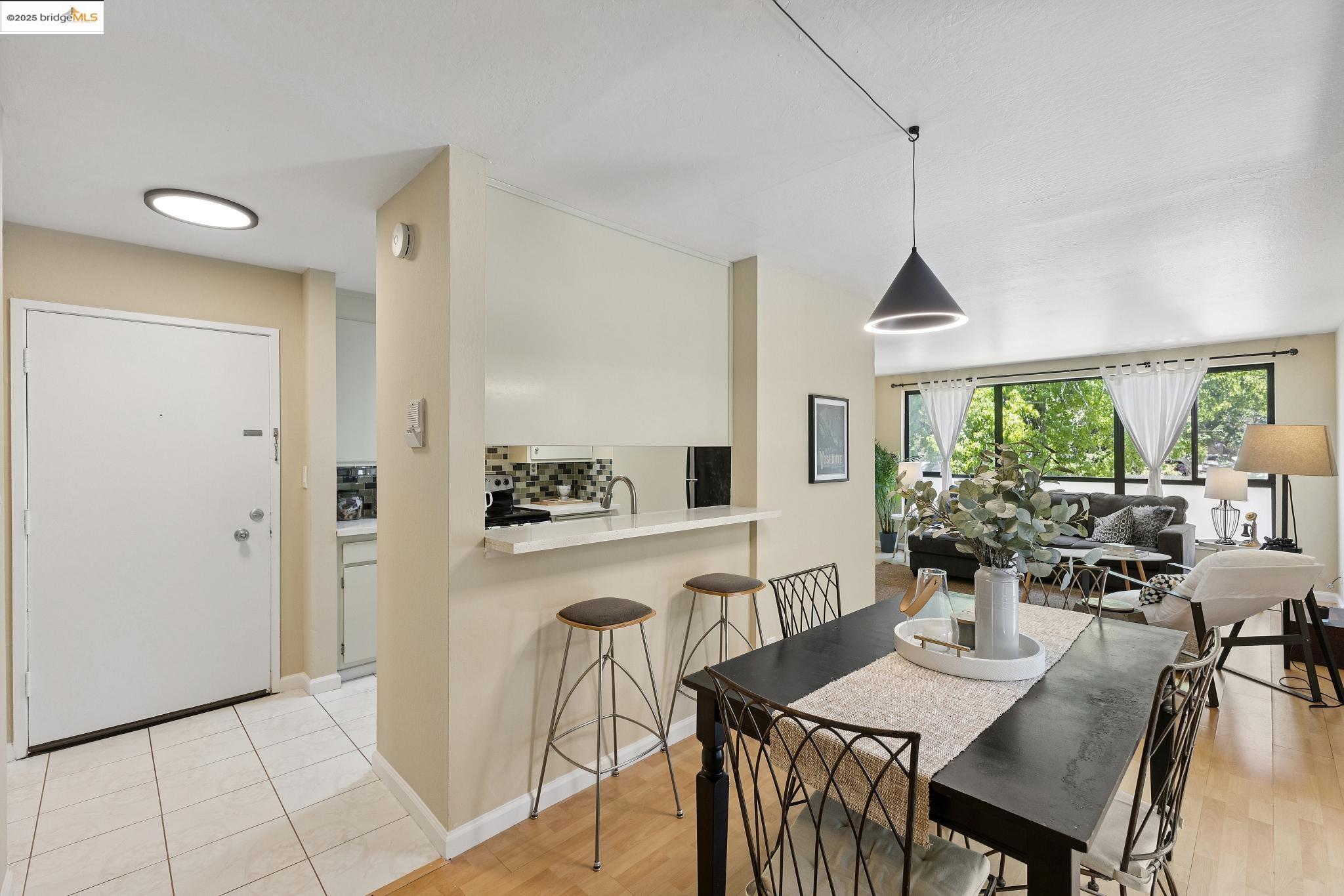Detail Gallery Image 21 of 39 For 2632 Warring St #1,  Berkeley,  CA 94704 - 2 Beds | 1 Baths