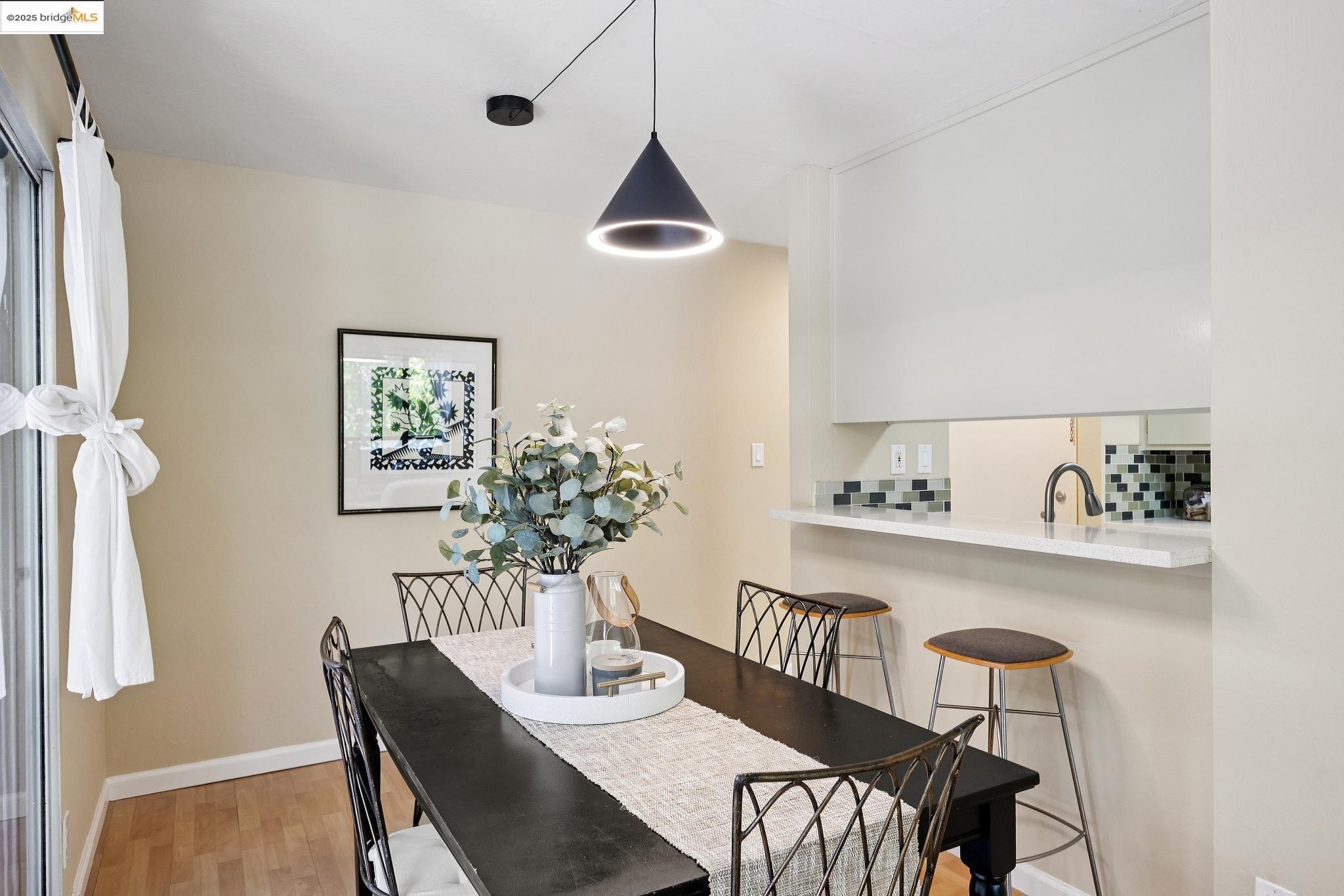 Detail Gallery Image 22 of 39 For 2632 Warring St #1,  Berkeley,  CA 94704 - 2 Beds | 1 Baths