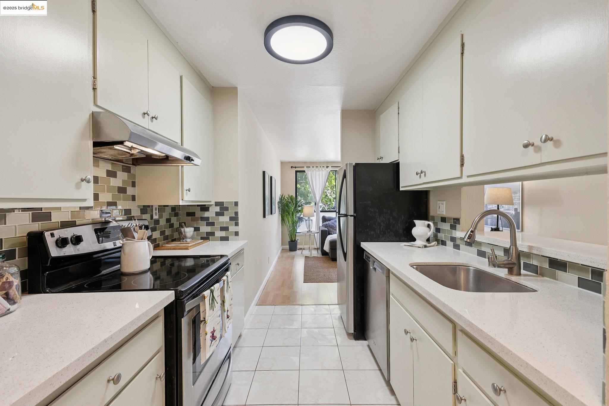 Detail Gallery Image 24 of 39 For 2632 Warring St #1,  Berkeley,  CA 94704 - 2 Beds | 1 Baths