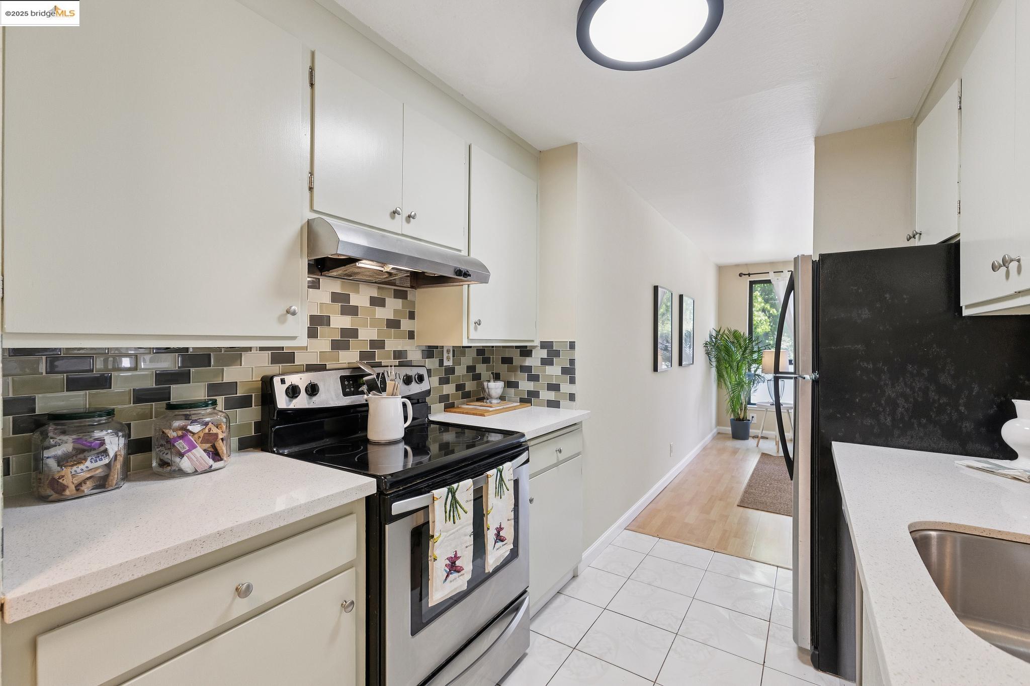 Detail Gallery Image 26 of 39 For 2632 Warring St #1,  Berkeley,  CA 94704 - 2 Beds | 1 Baths