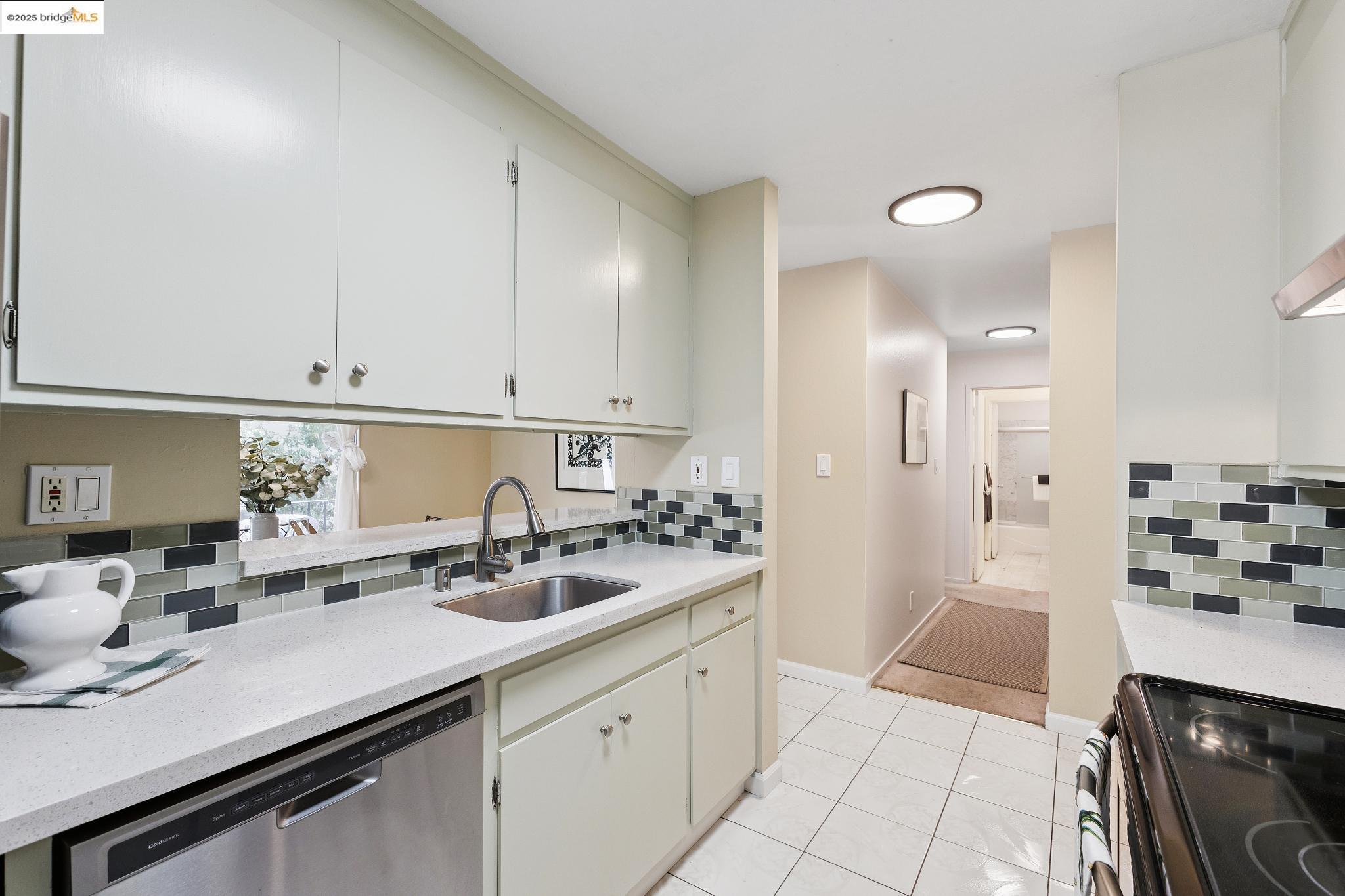 Detail Gallery Image 27 of 39 For 2632 Warring St #1,  Berkeley,  CA 94704 - 2 Beds | 1 Baths