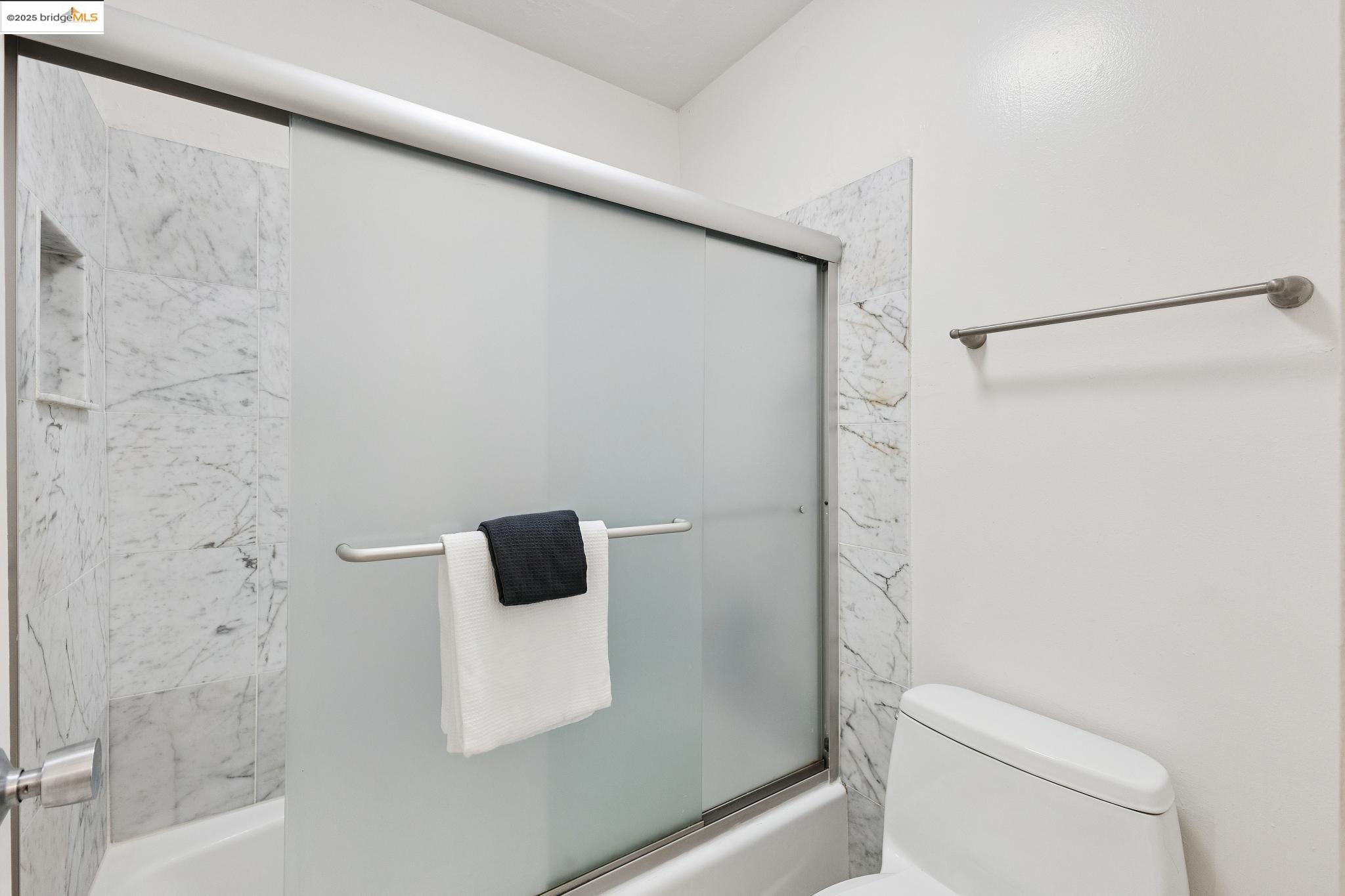 Detail Gallery Image 33 of 39 For 2632 Warring St #1,  Berkeley,  CA 94704 - 2 Beds | 1 Baths