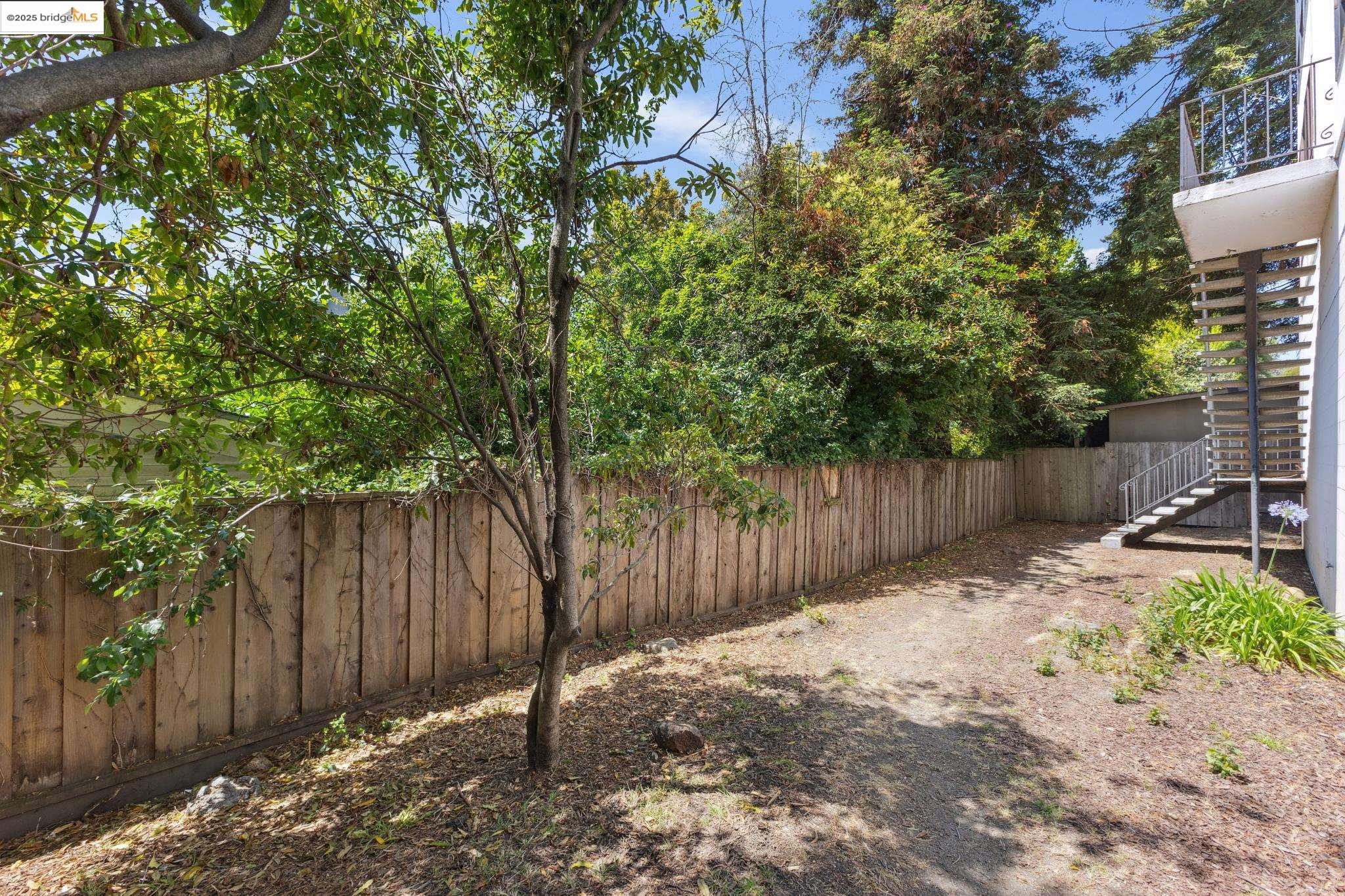 Detail Gallery Image 37 of 39 For 2632 Warring St #1,  Berkeley,  CA 94704 - 2 Beds | 1 Baths