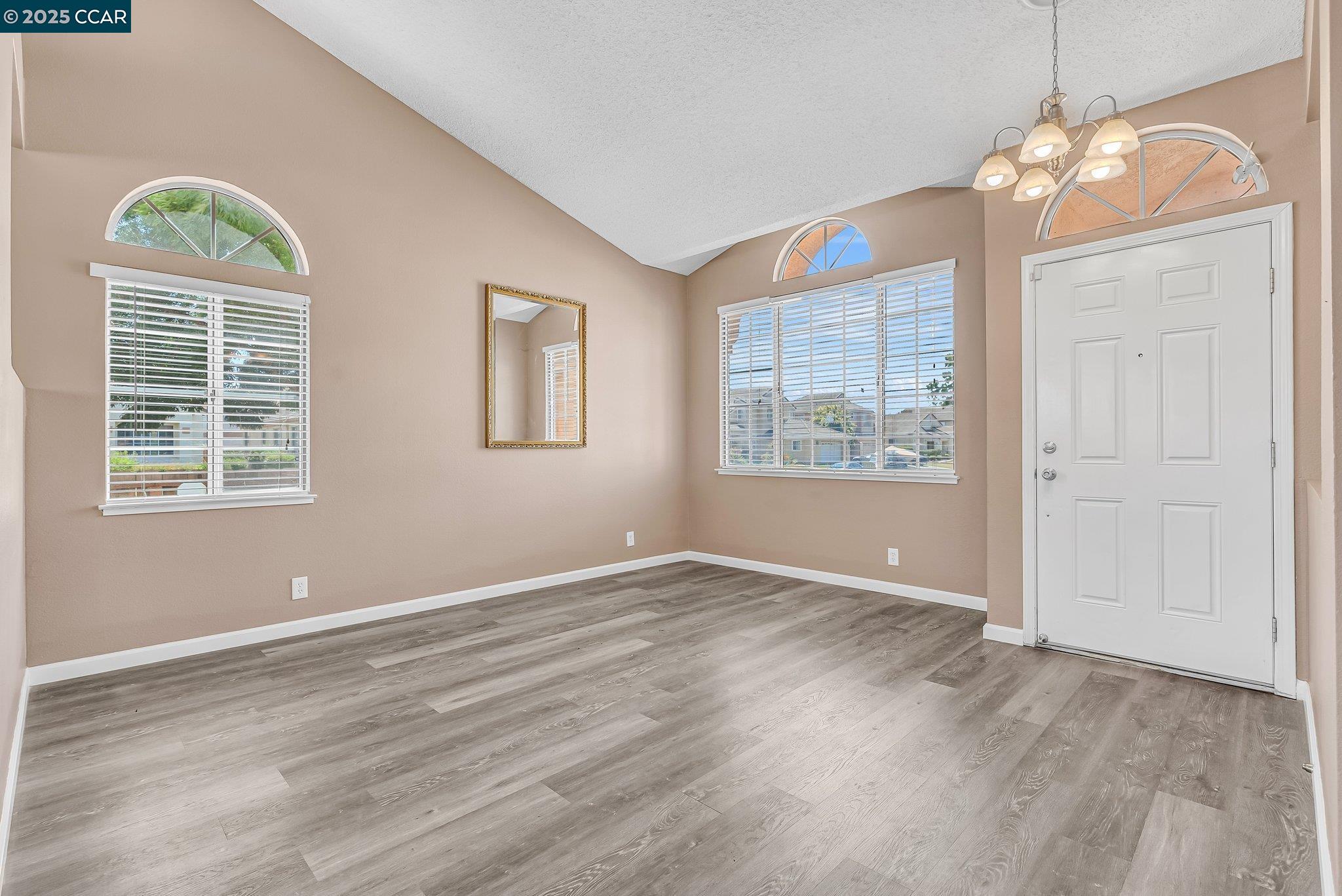 Detail Gallery Image 3 of 34 For 800 Gazebo Ct, Suisun City,  CA 94585 - 3 Beds | 2 Baths