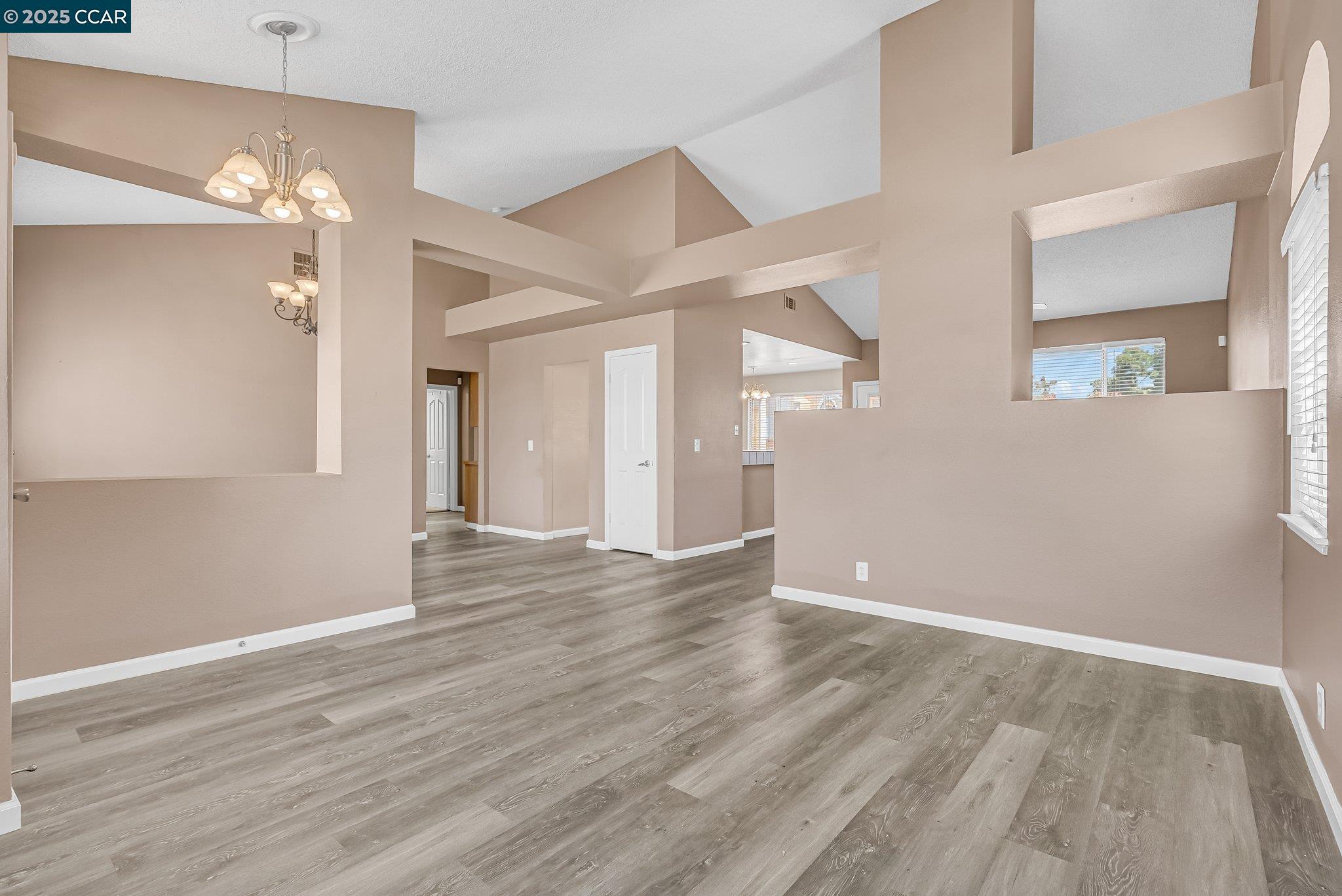 Detail Gallery Image 4 of 34 For 800 Gazebo Ct, Suisun City,  CA 94585 - 3 Beds | 2 Baths