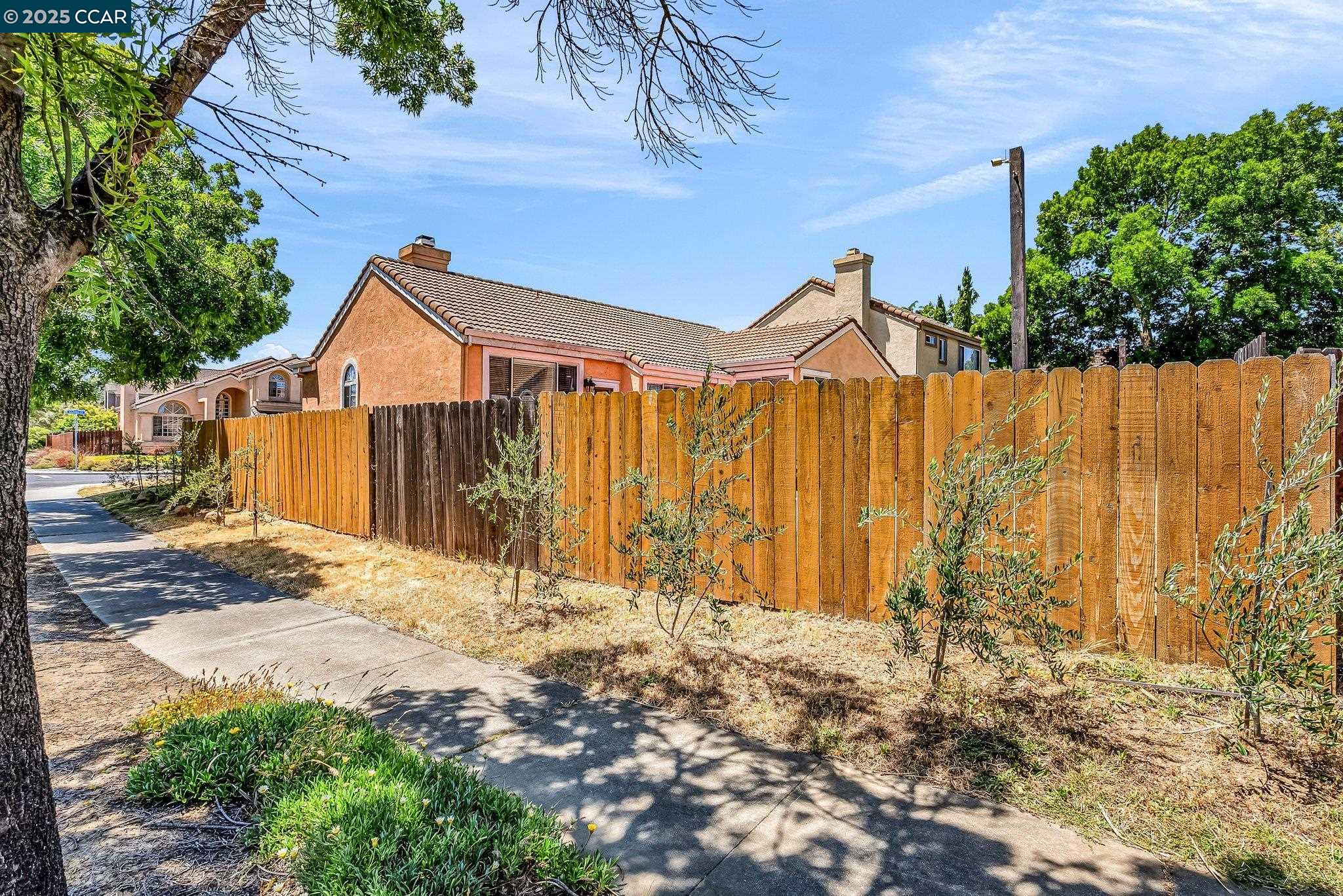 Detail Gallery Image 34 of 34 For 800 Gazebo Ct, Suisun City,  CA 94585 - 3 Beds | 2 Baths