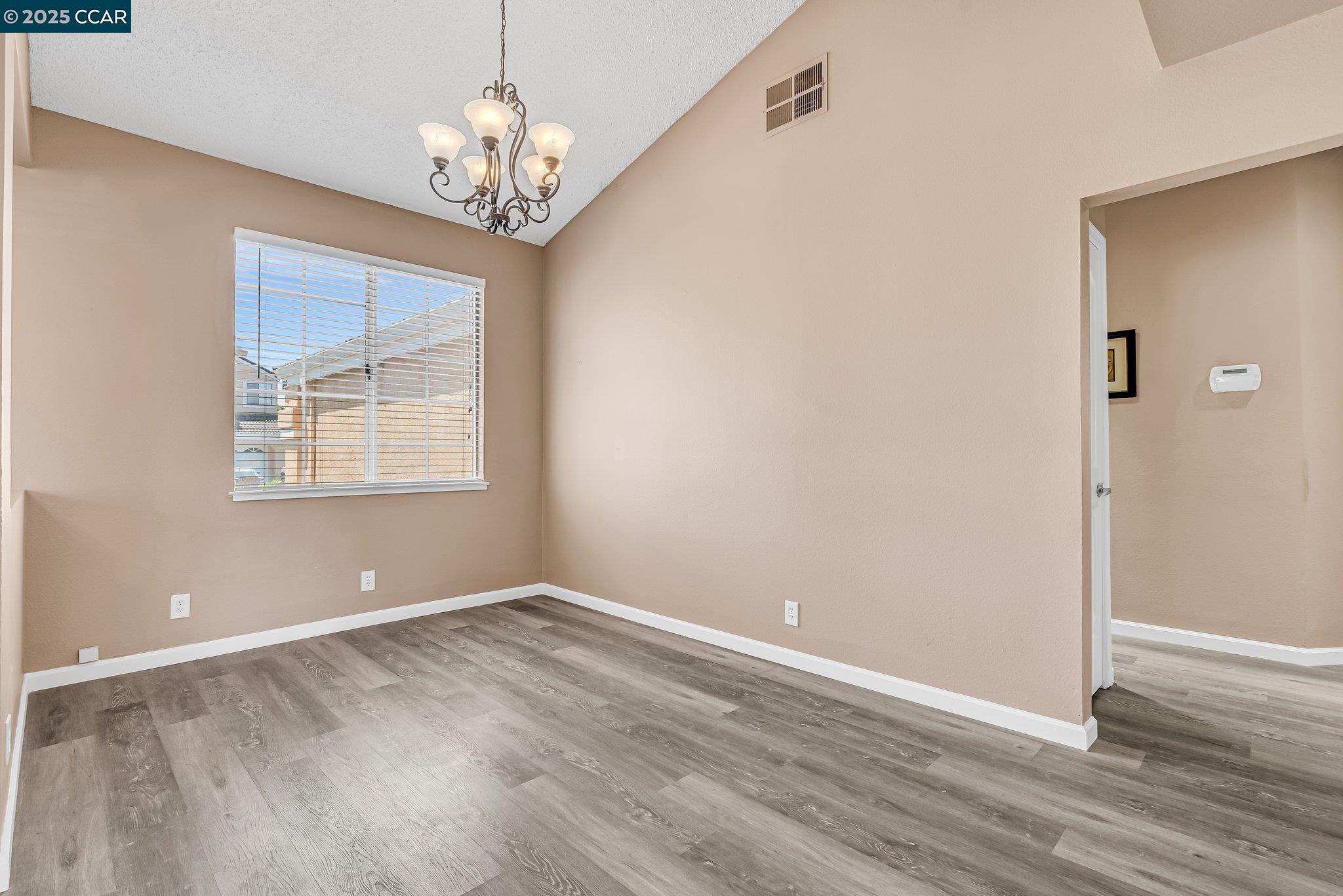 Detail Gallery Image 8 of 34 For 800 Gazebo Ct, Suisun City,  CA 94585 - 3 Beds | 2 Baths