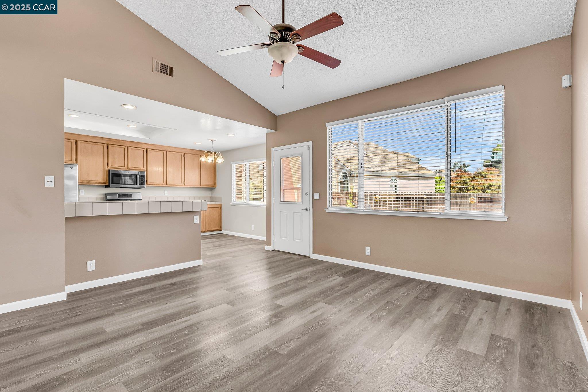 Detail Gallery Image 9 of 34 For 800 Gazebo Ct, Suisun City,  CA 94585 - 3 Beds | 2 Baths